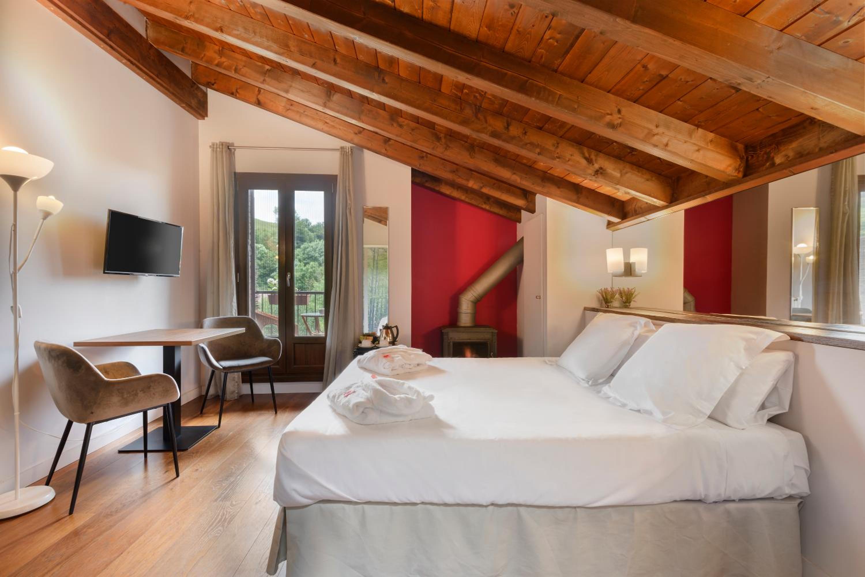 Junior Suite with Garden View - Photo 2