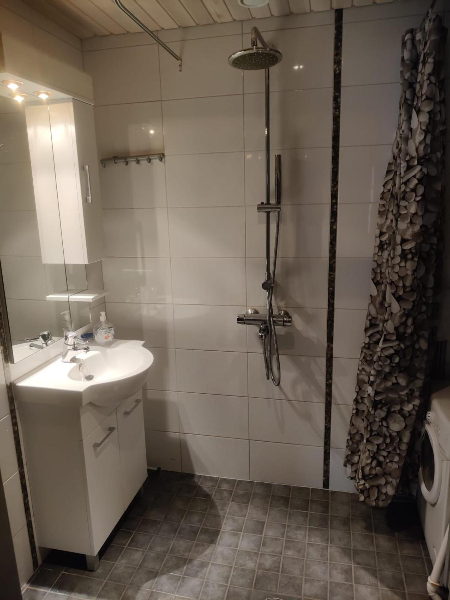 One-Bedroom Apartment - Photo 2