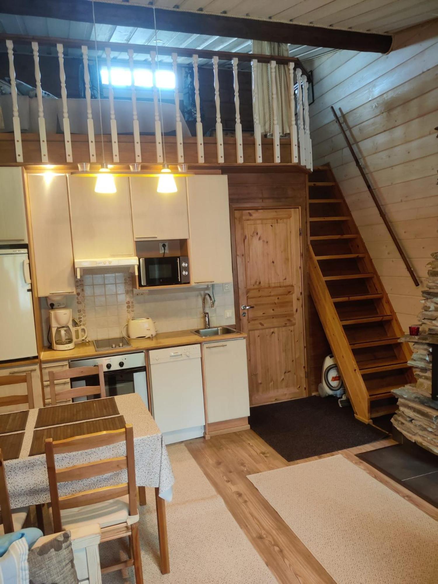 One-Bedroom Apartment - Photo 3