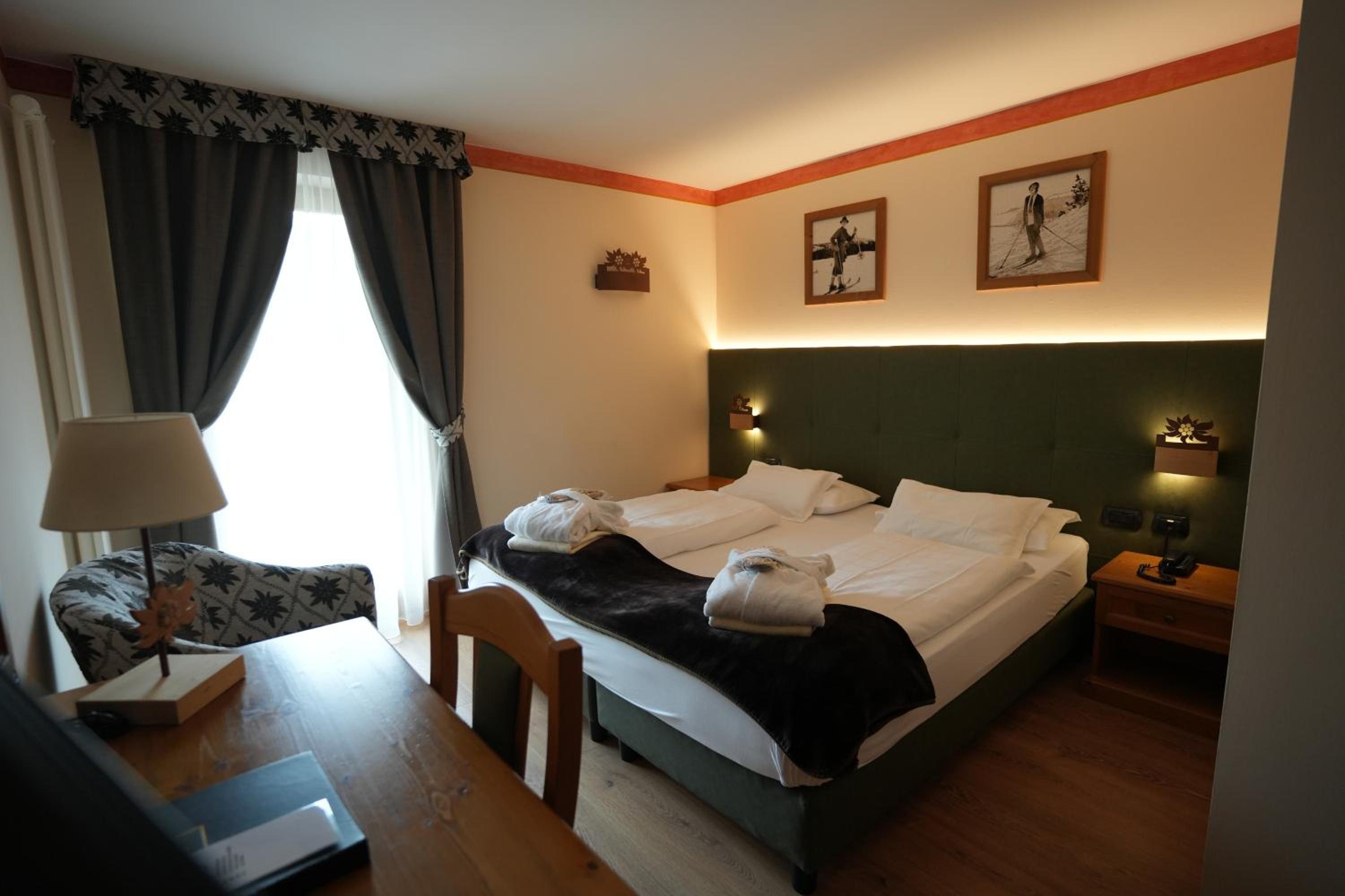 Deluxe Double or Twin Room photo 1