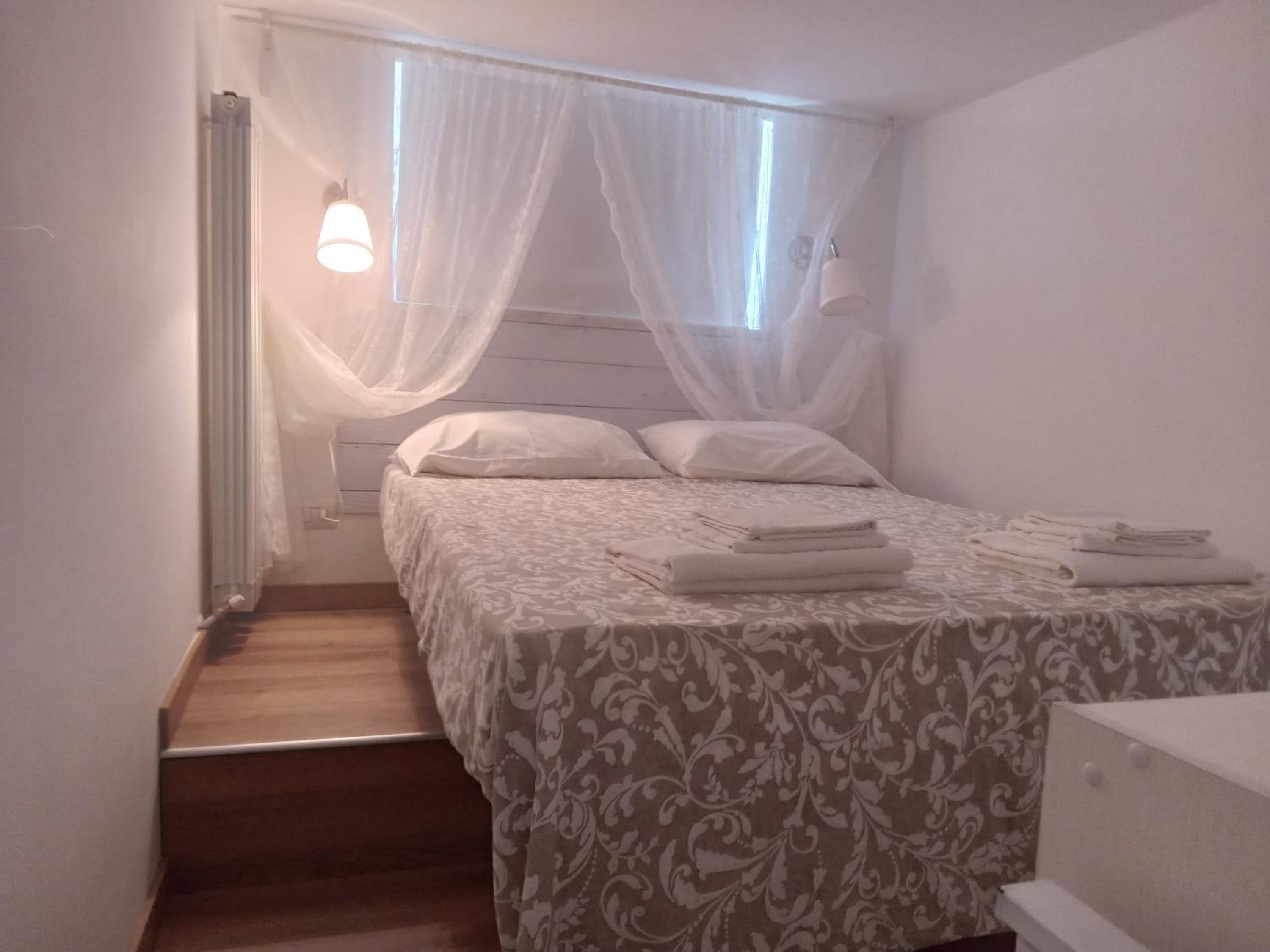 Small Double Room with Private Garden photo 1