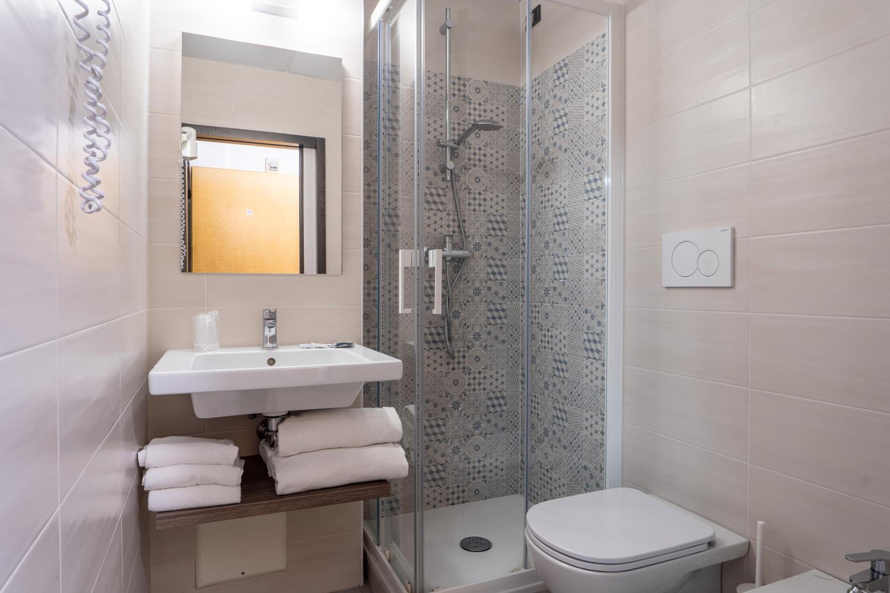 Triple Room - Photo 6