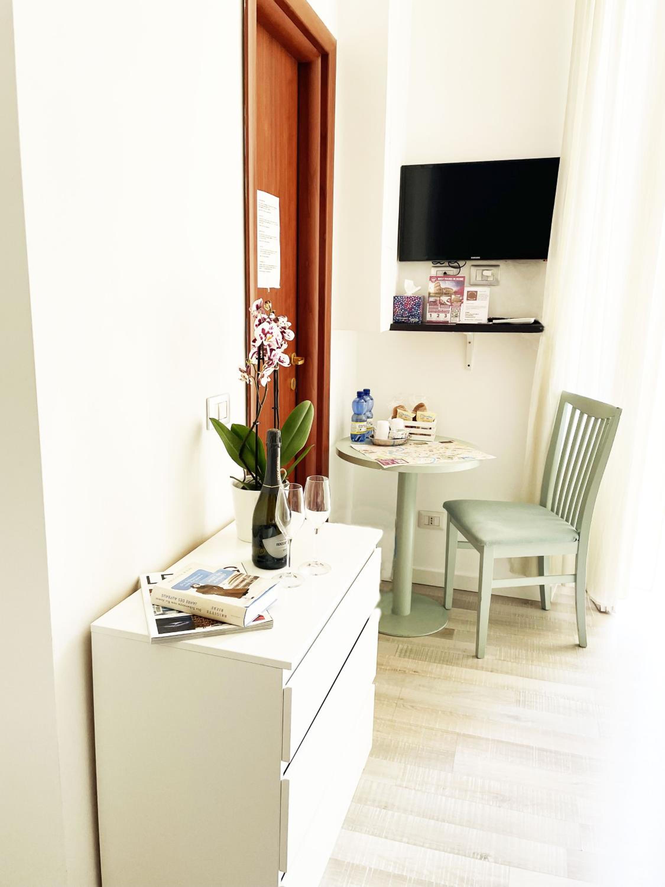 Twin Room with Balcony photo 3