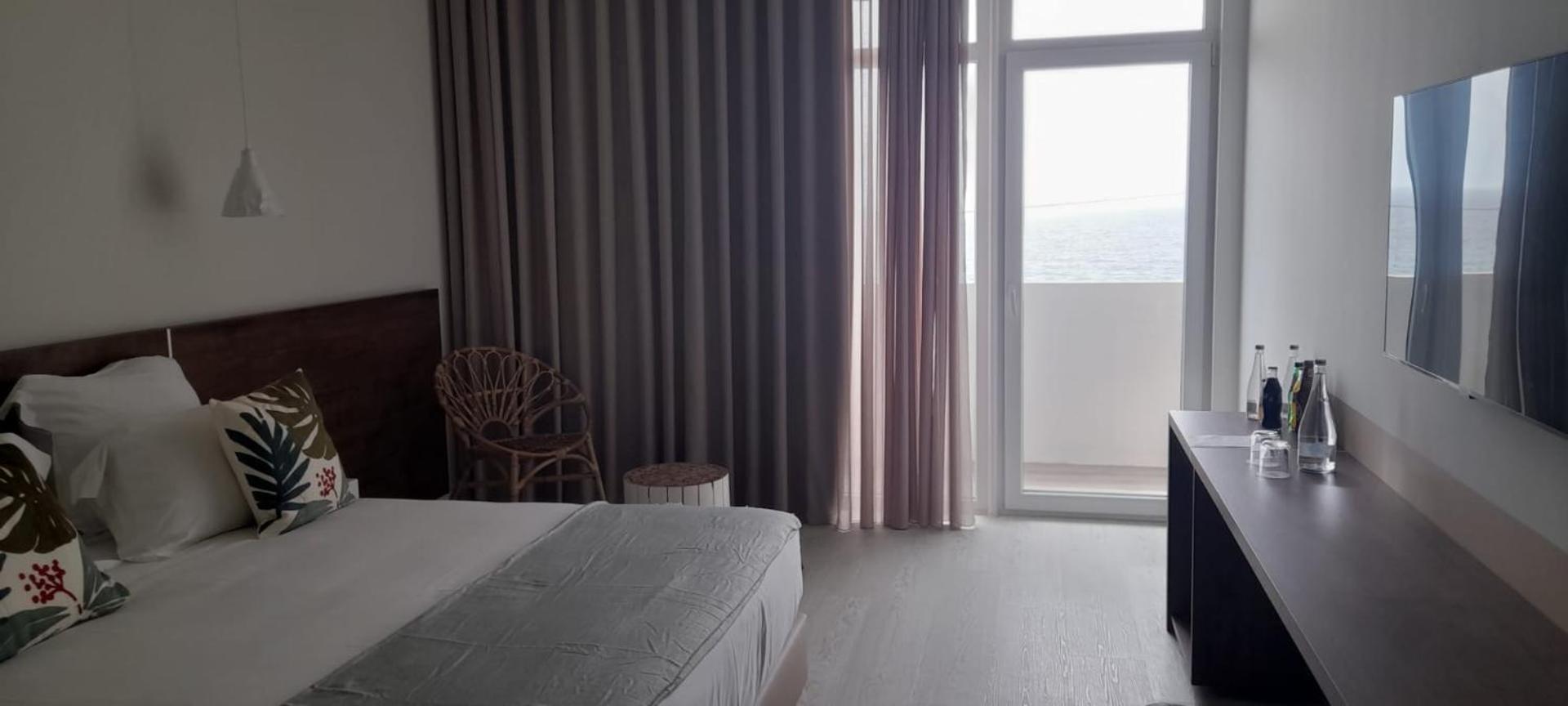 Double Room with Sea View - Photo 3