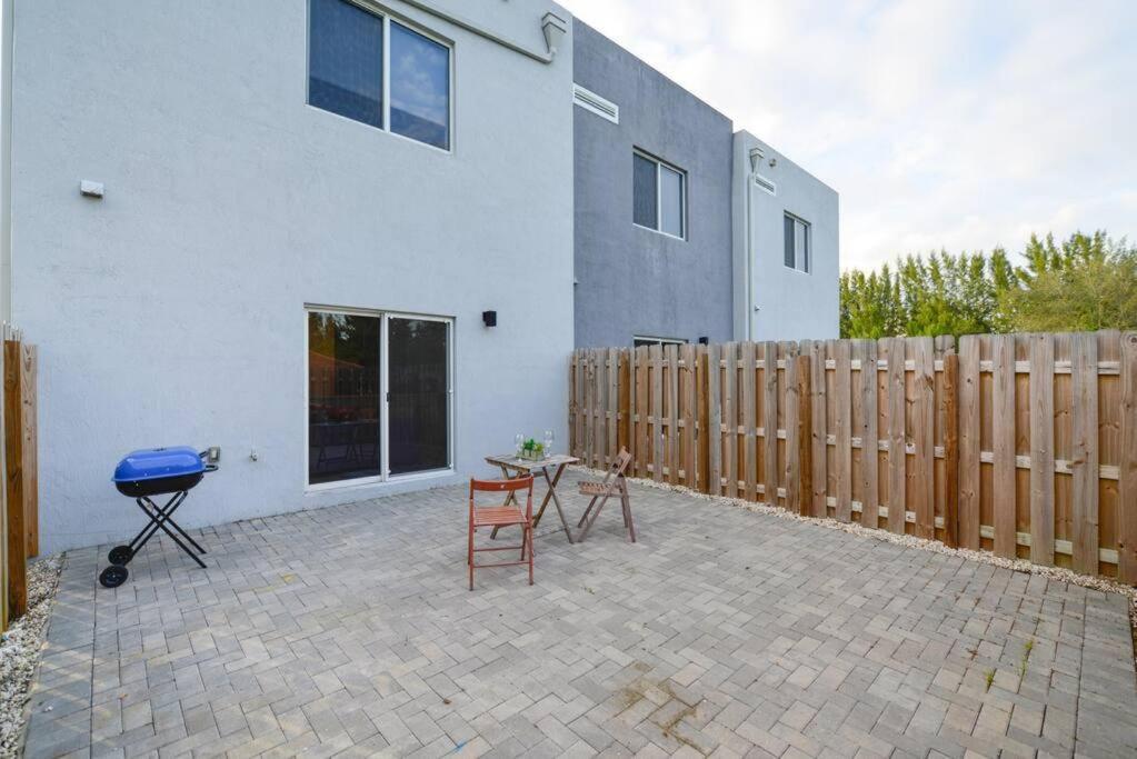 Three-Bedroom House photo 2