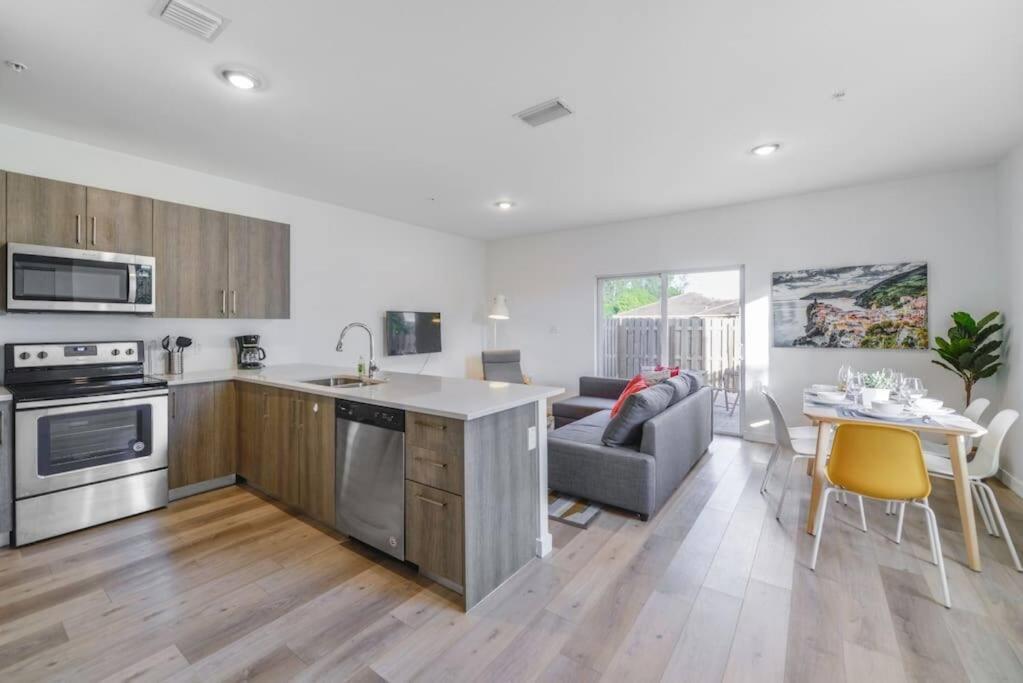 Three-Bedroom House photo 3