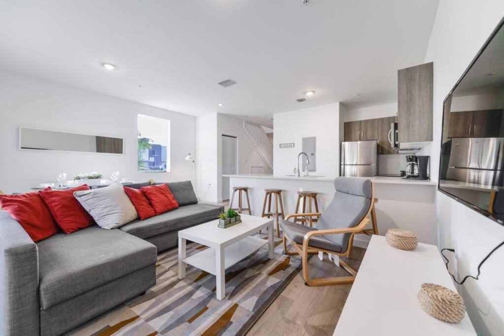 Three-Bedroom House photo 1