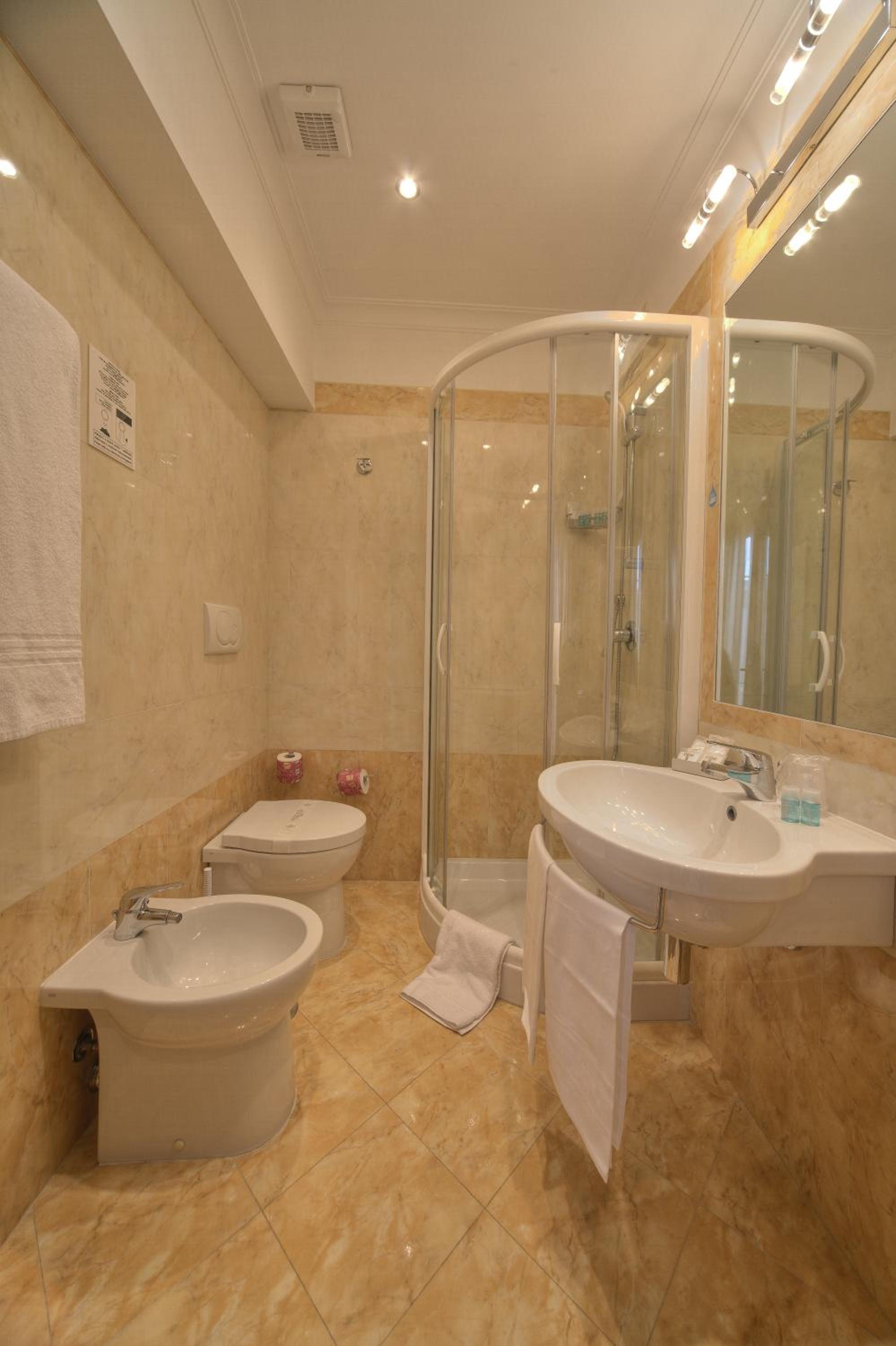Triple Room with Shower photo 2