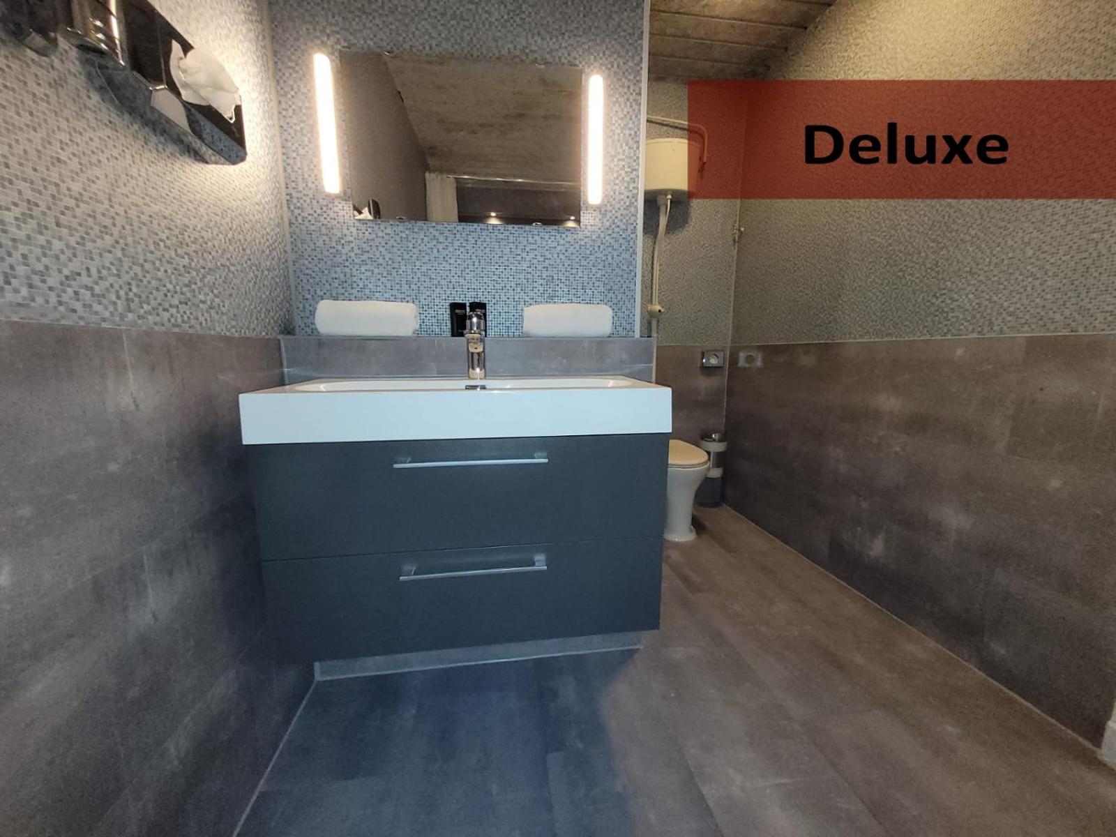 Deluxe Double Room with Bath photo 3