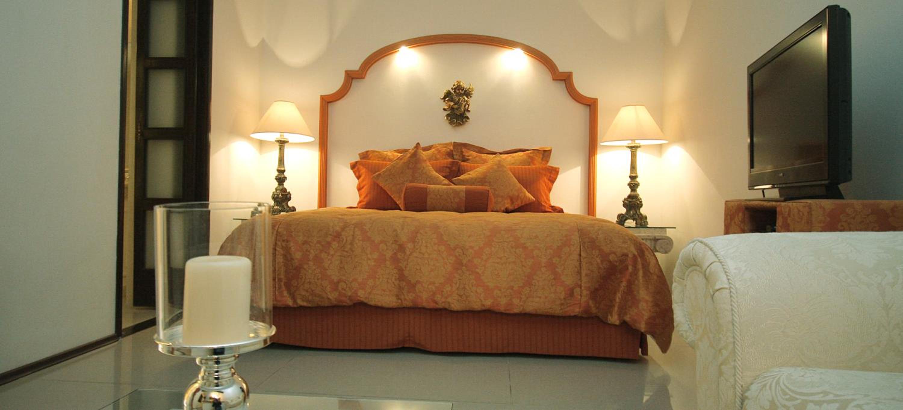 Deluxe King Suite - Photo 1