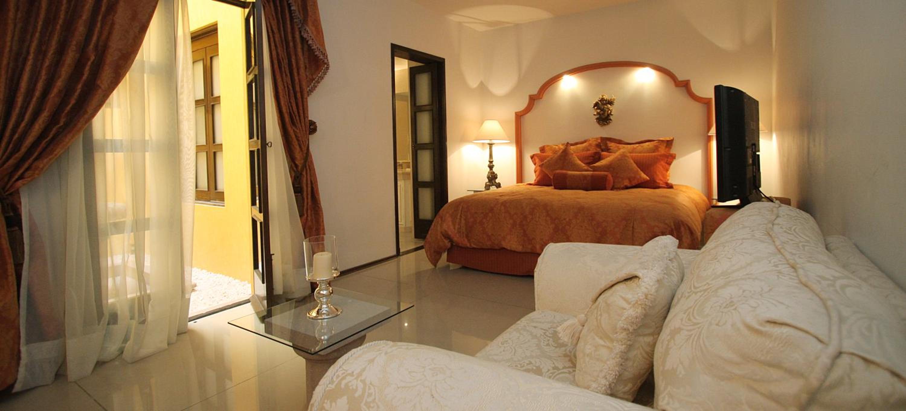 Deluxe King Suite - Photo 9