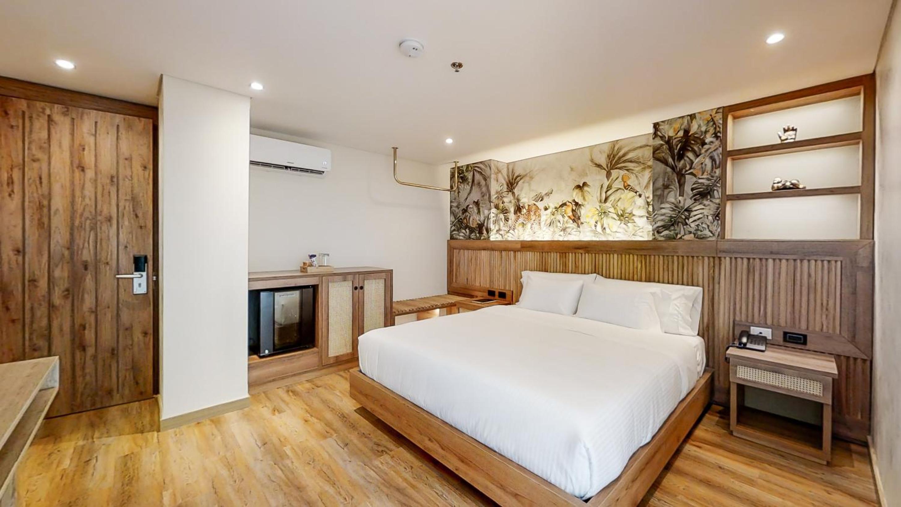 Deluxe Double Room with Bath photo 3