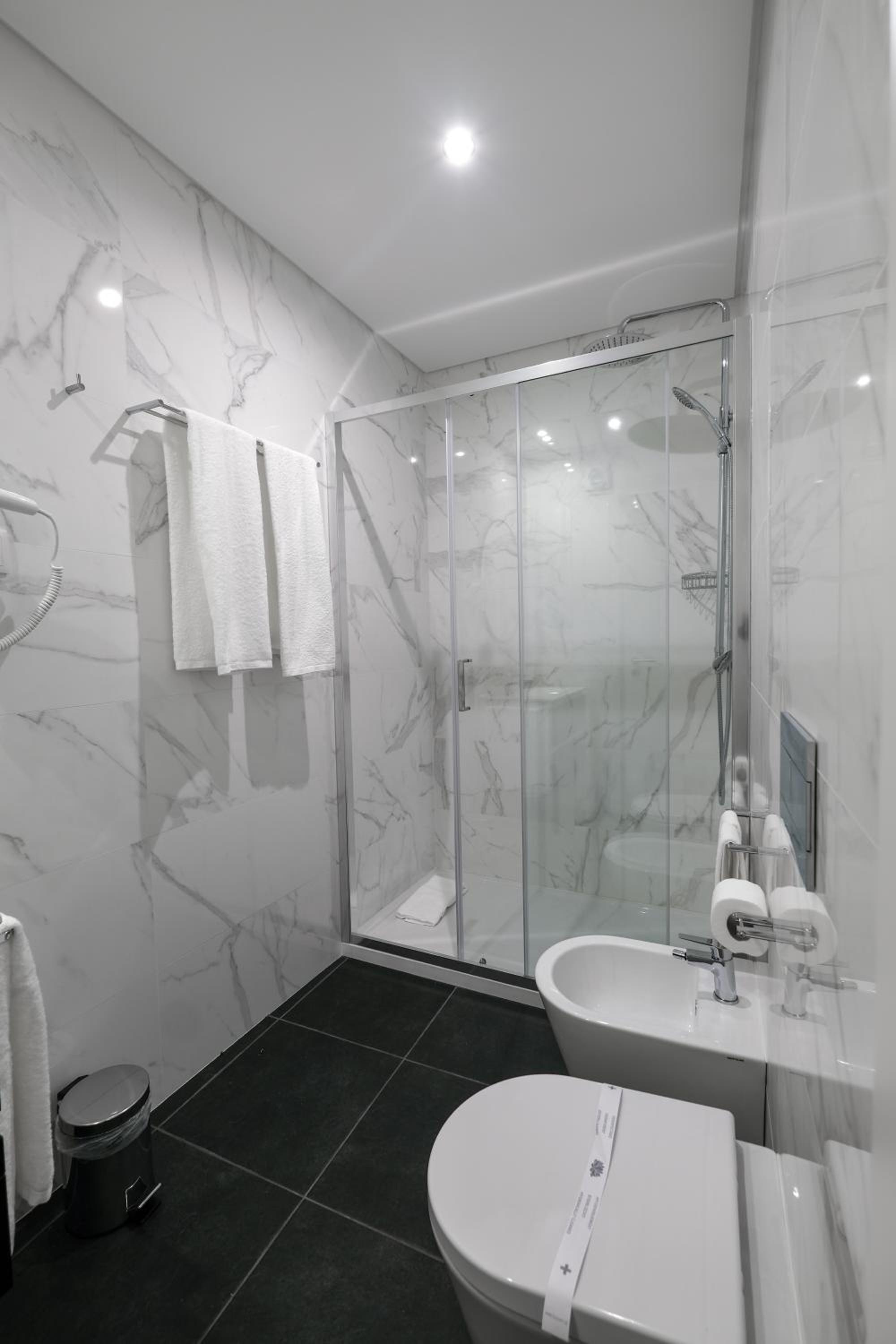 Double or Twin Room - Photo 19