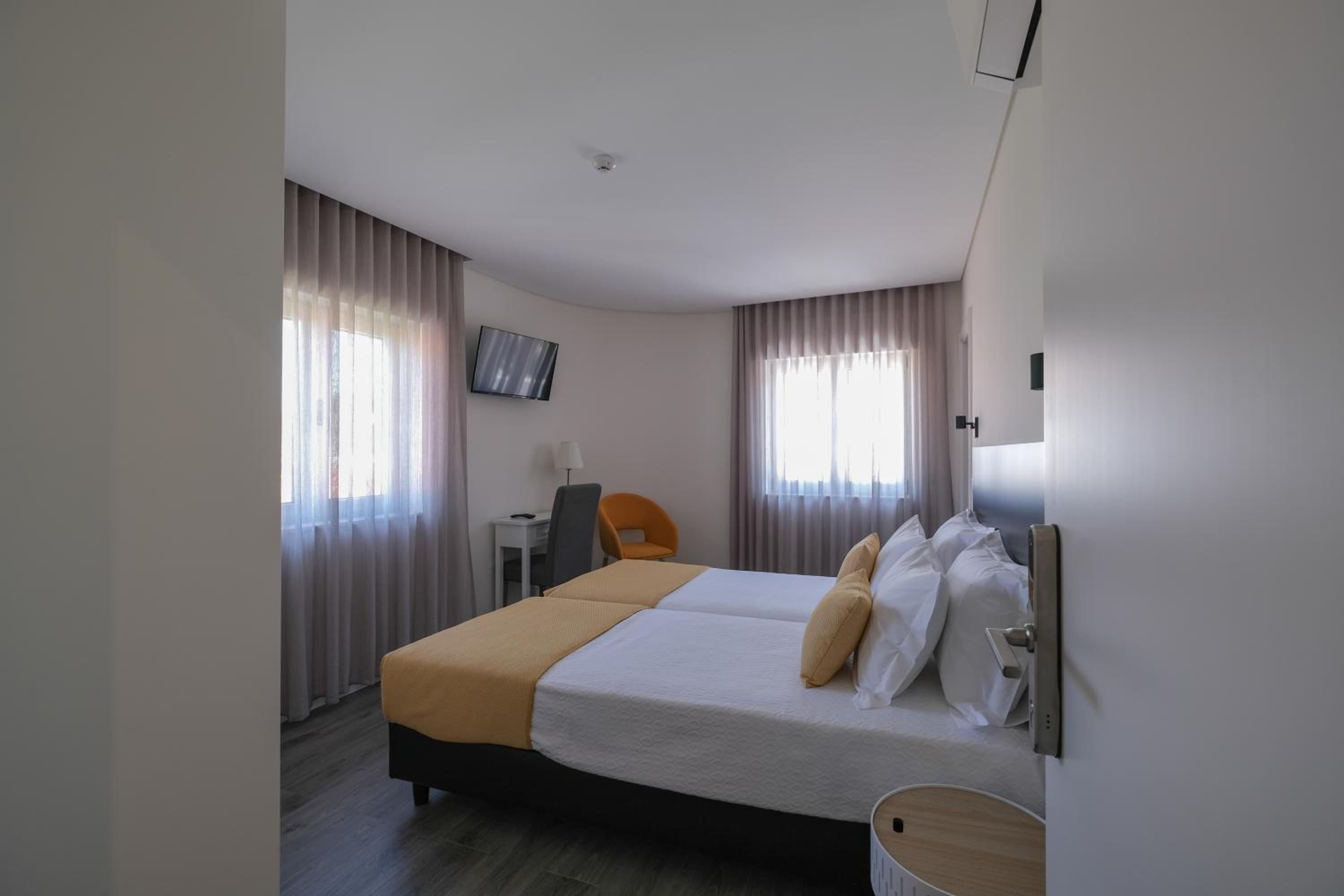 Double or Twin Room - Photo 2