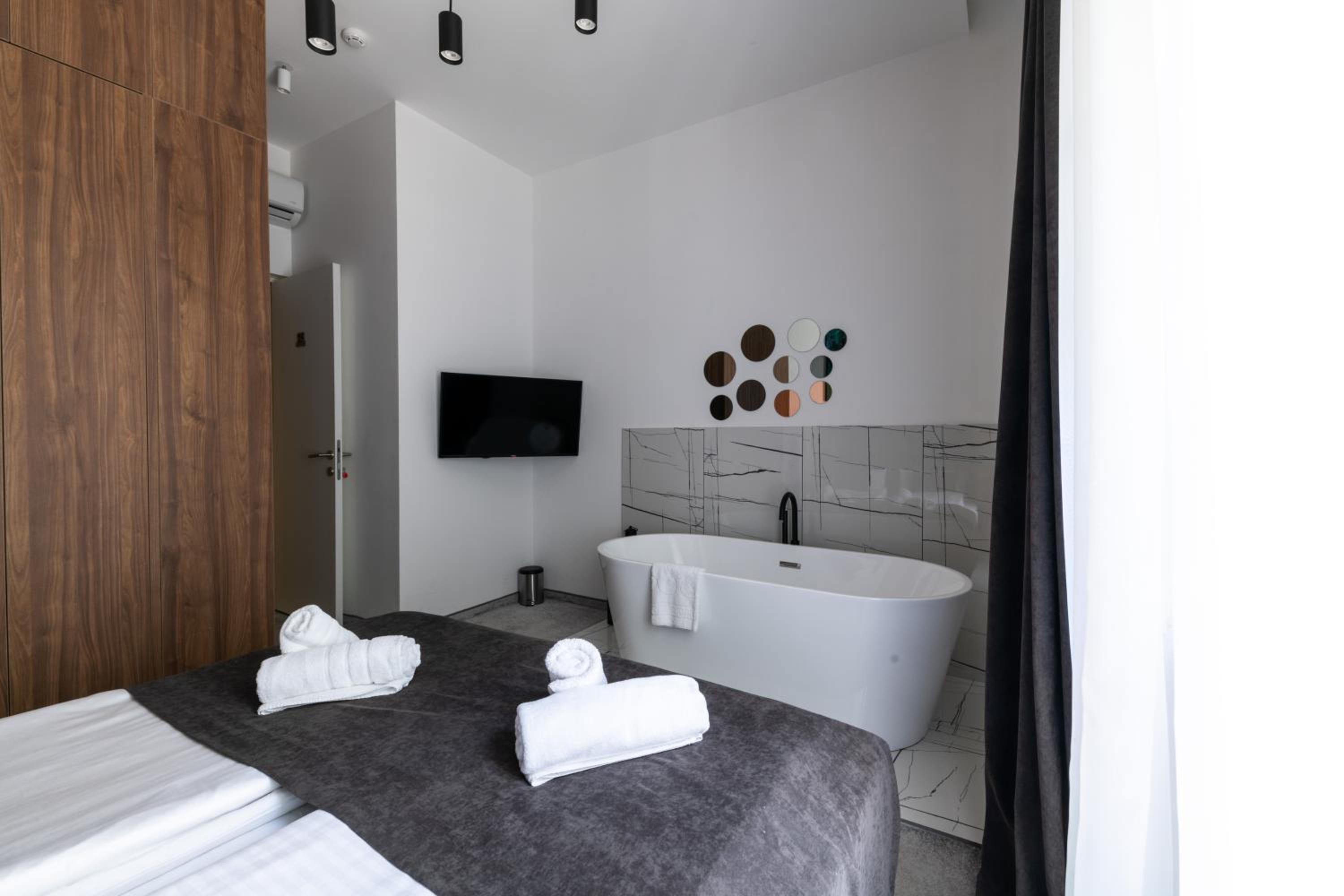 Superior Double or Twin Room with Terrace - Annex - Photo 11