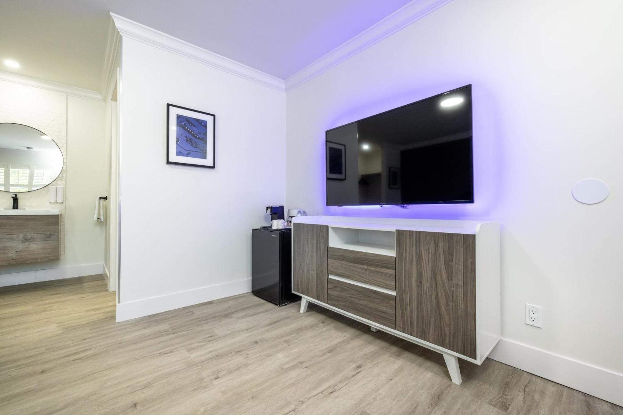 Standard King Room - Photo 3