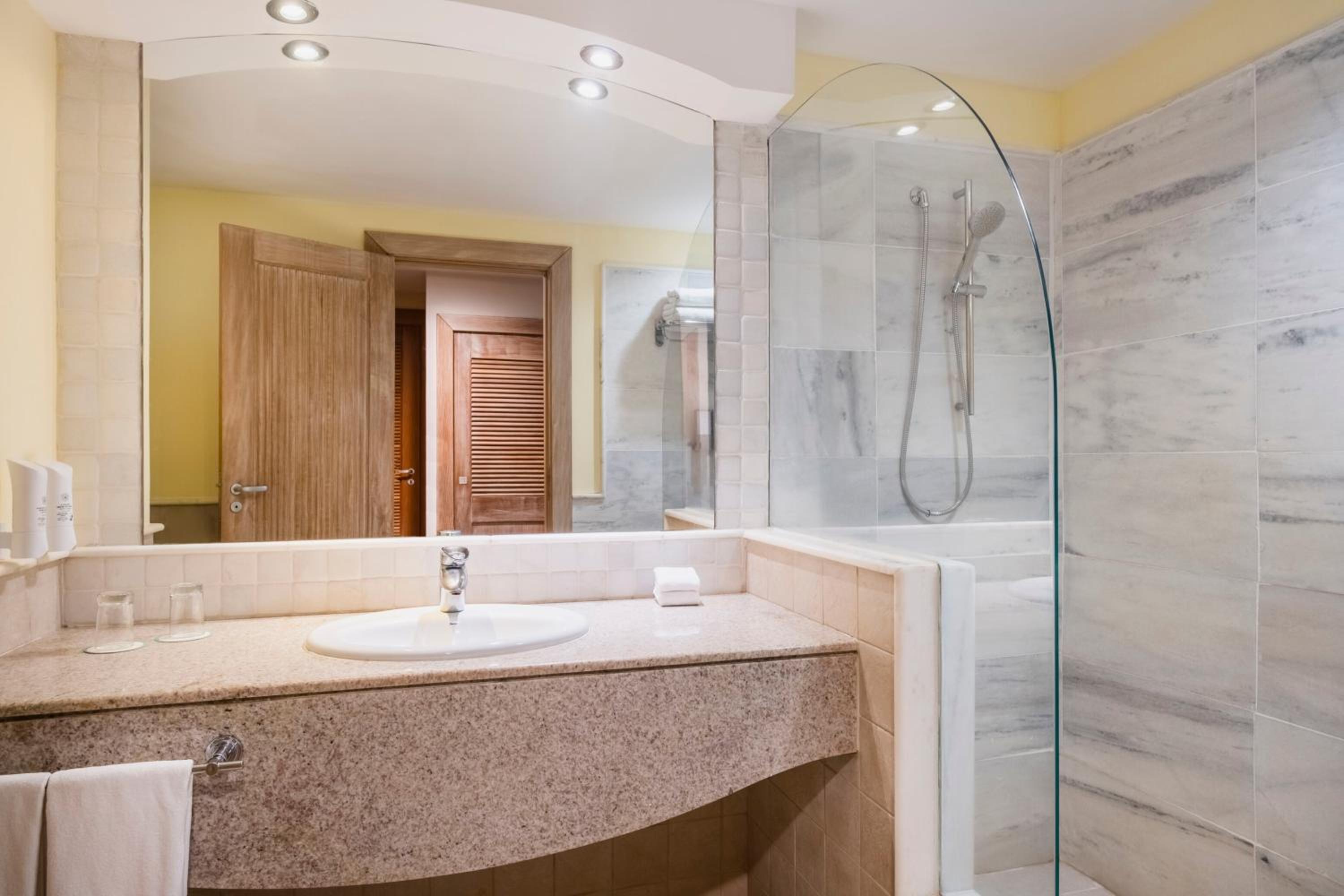 Premium Accessible Room (1 child up to 12 years old included) photo 2
