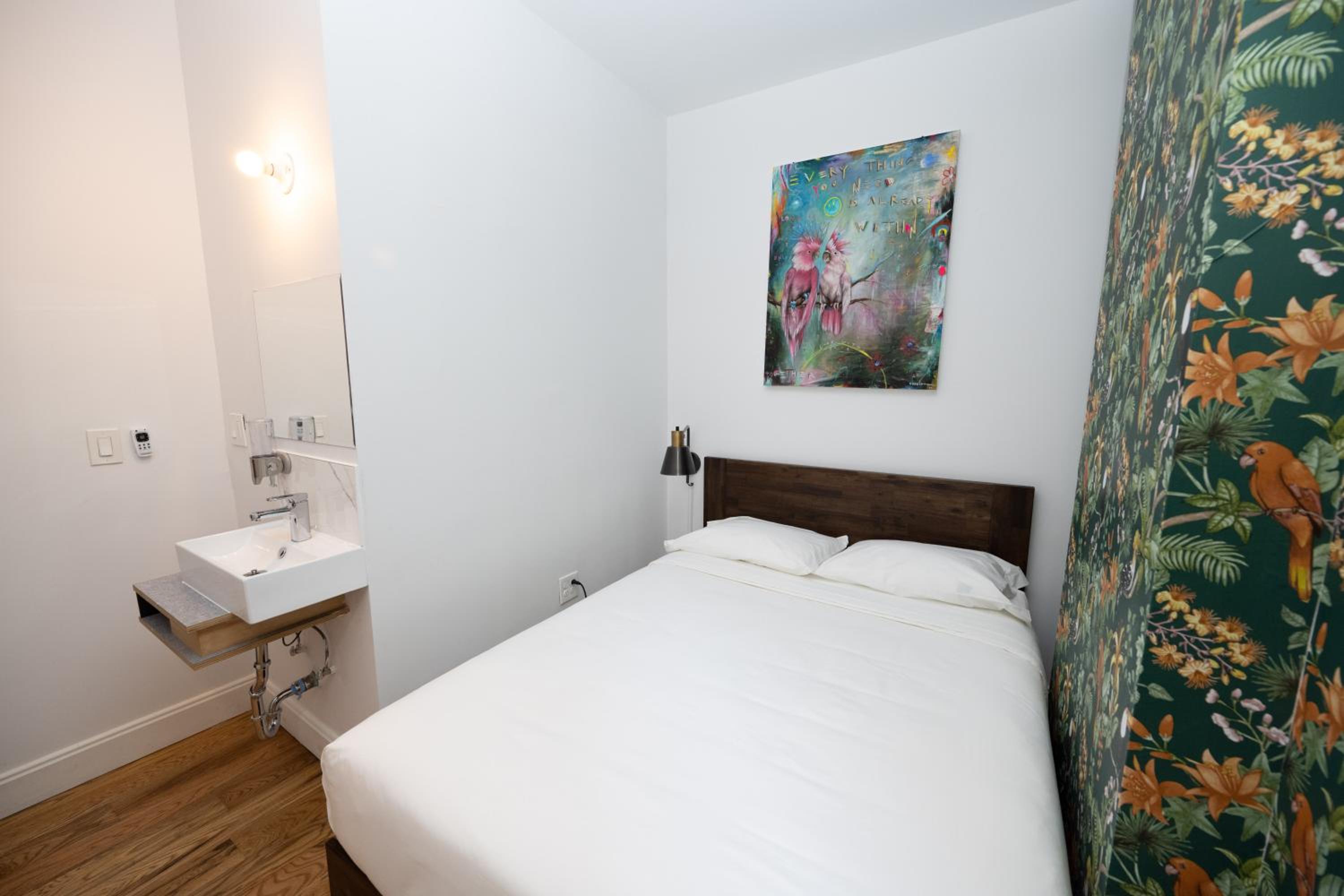 King Room with Shared Bathroom thumbnail 6