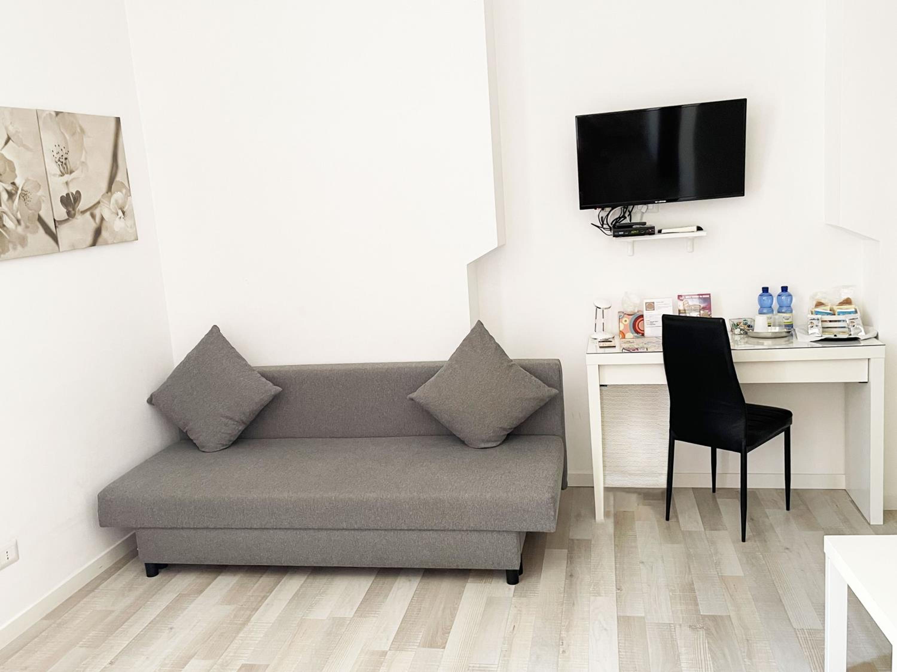 Basic Triple Room photo 3