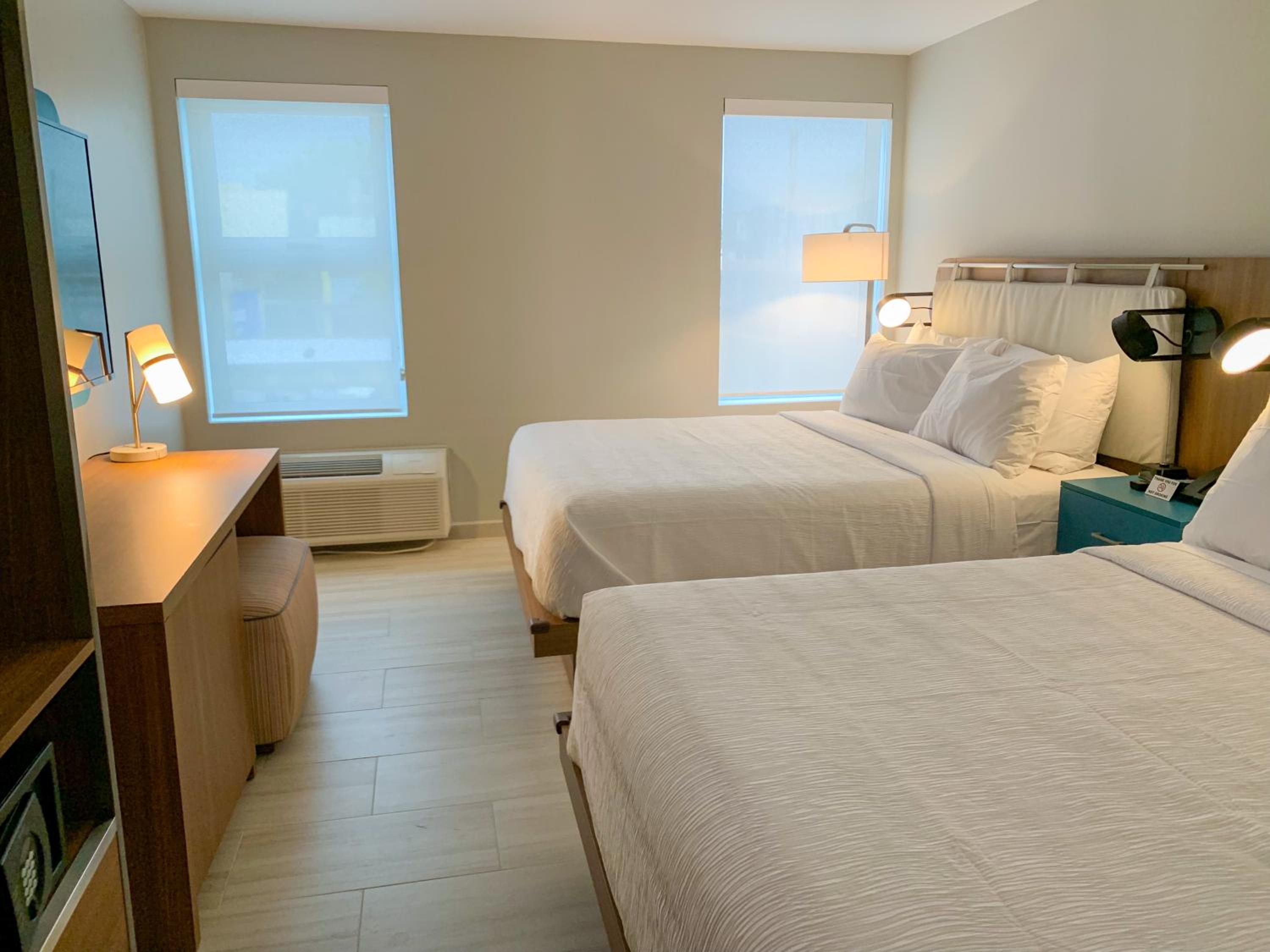 2 Queen Beds, Premium Room, Non-Smoking - Photo 3