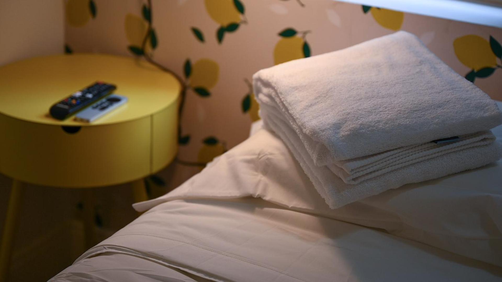 Single Room with Shared Bathroom thumbnail 5