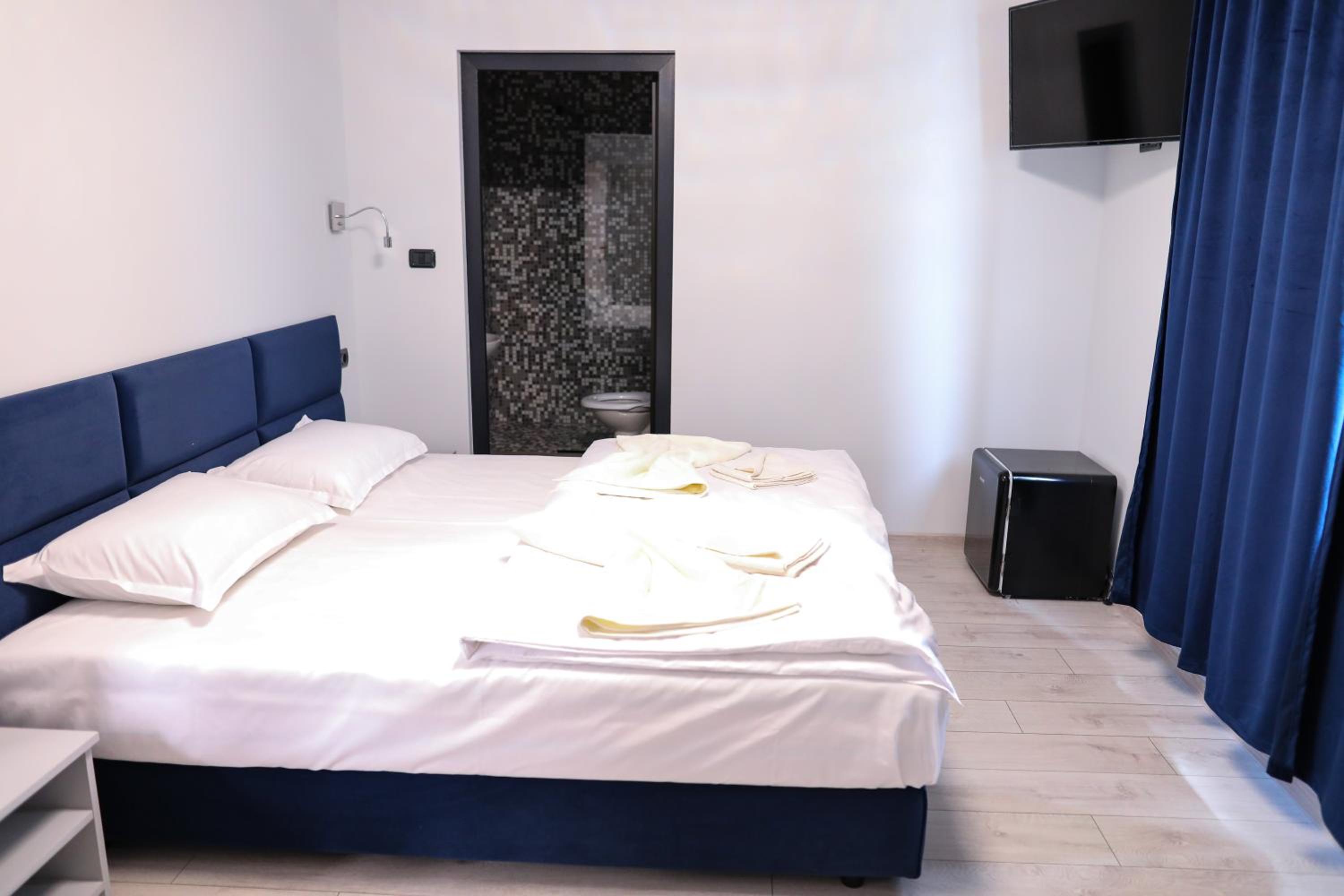 Double Room - Photo 2