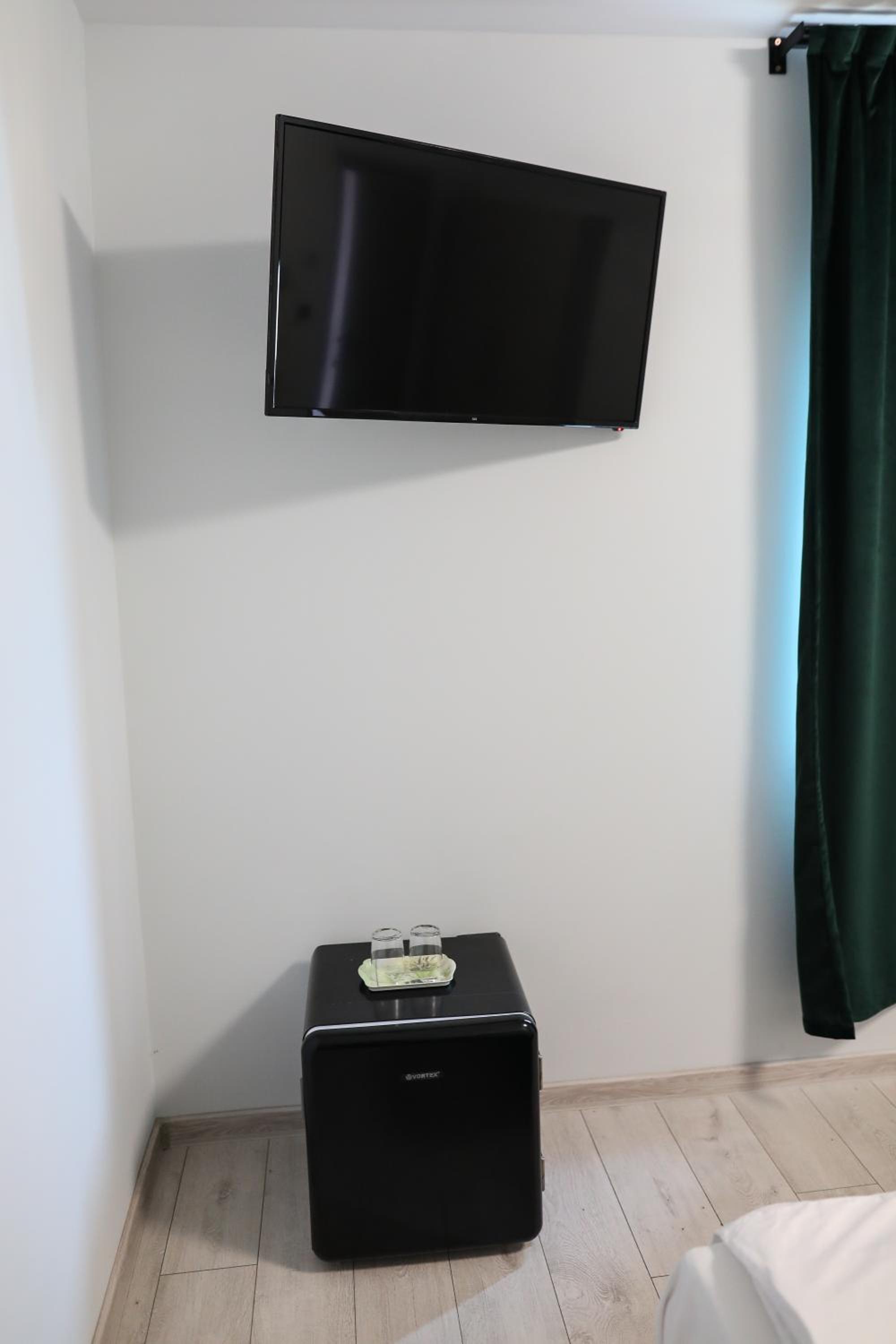 Double Room - Photo 7