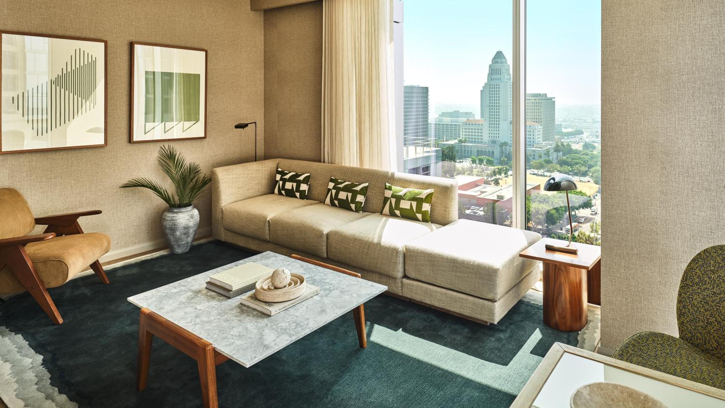 One-Bedroom Premium King Suite with Mountain View