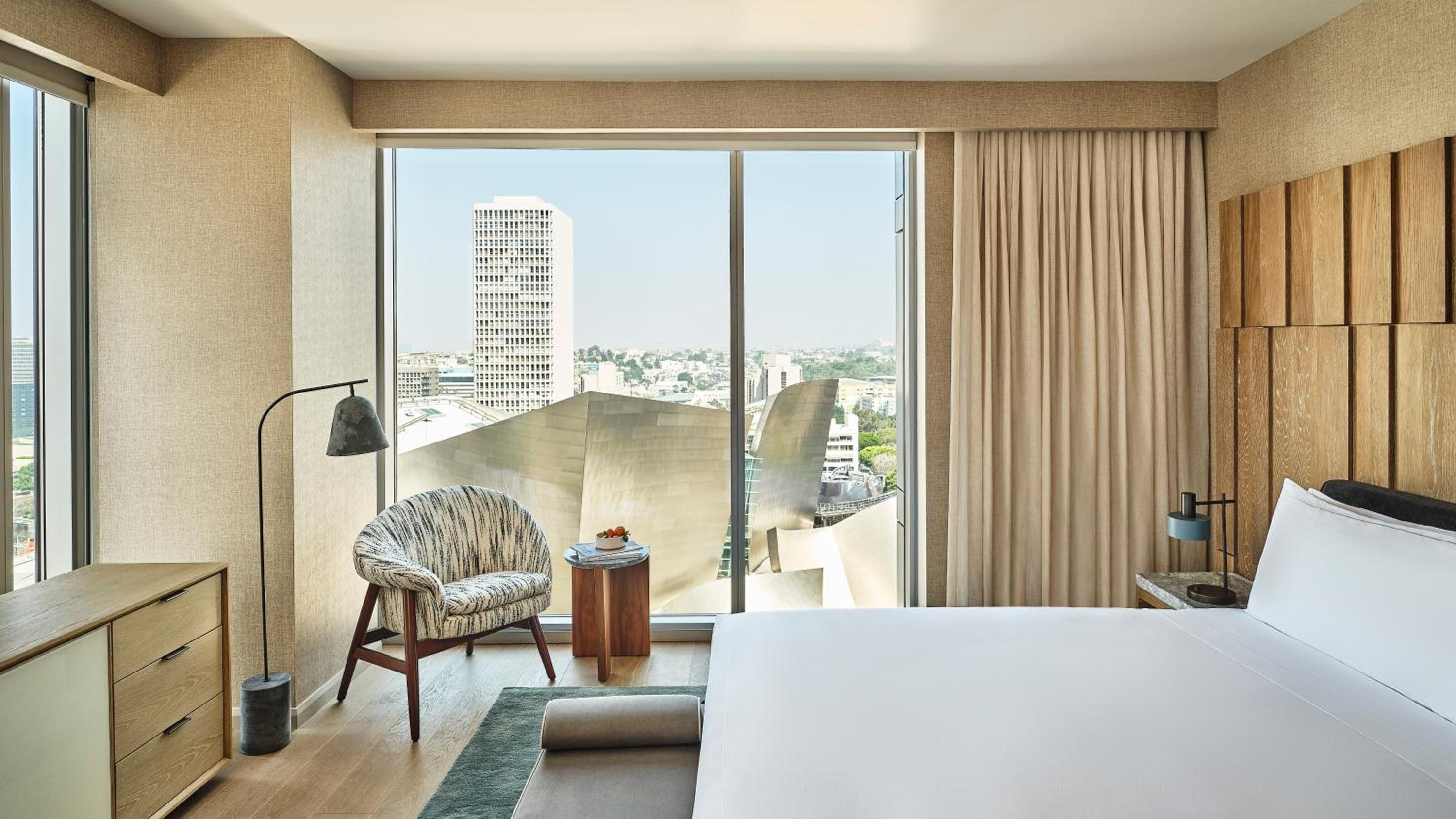 One-Bedroom Premium King Suite with Mountain View thumbnail 6