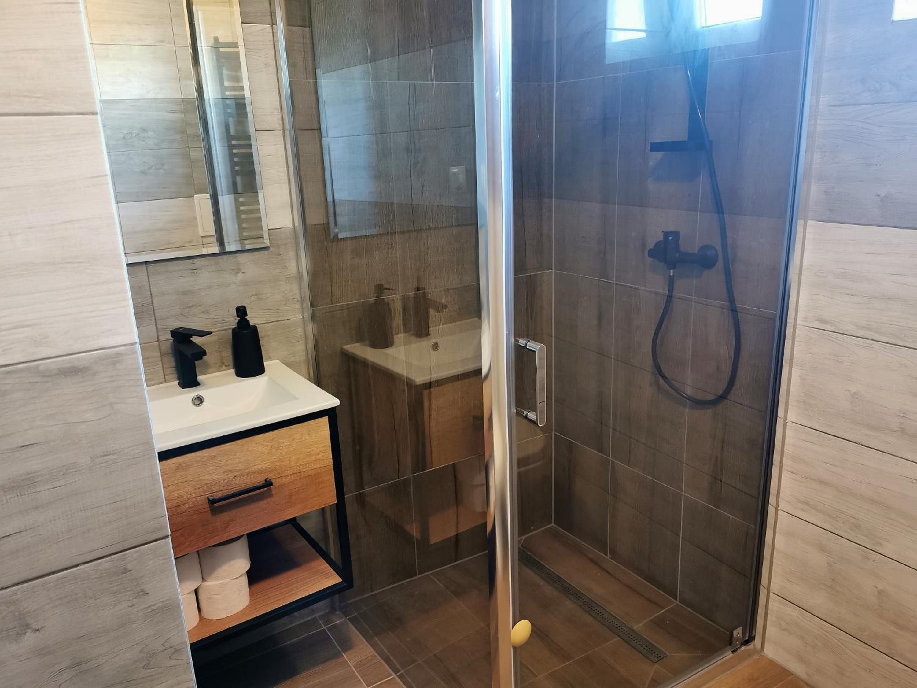 Apartment With Shared Bathroom photo 2