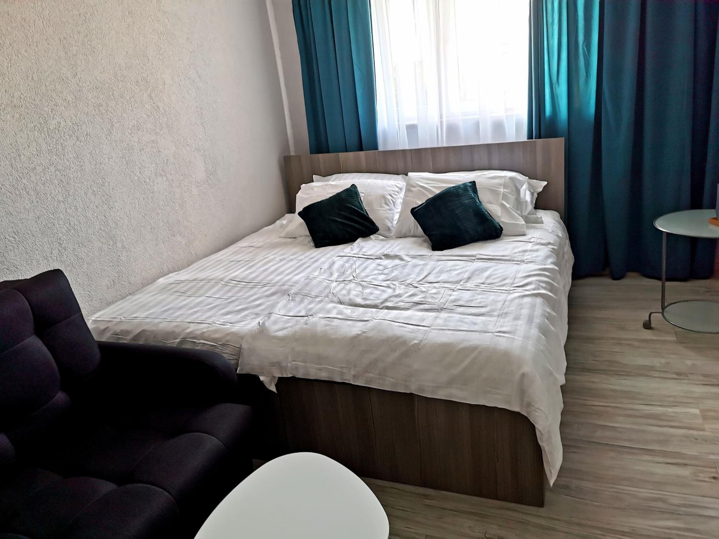 Apartment With Shared Bathroom photo 3