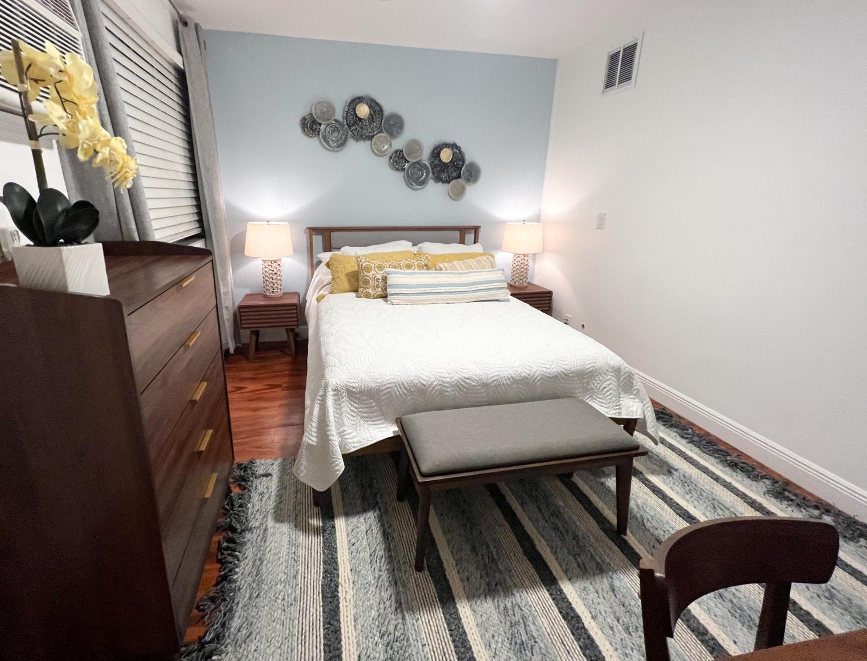 One-Bedroom Apartment - Photo 12