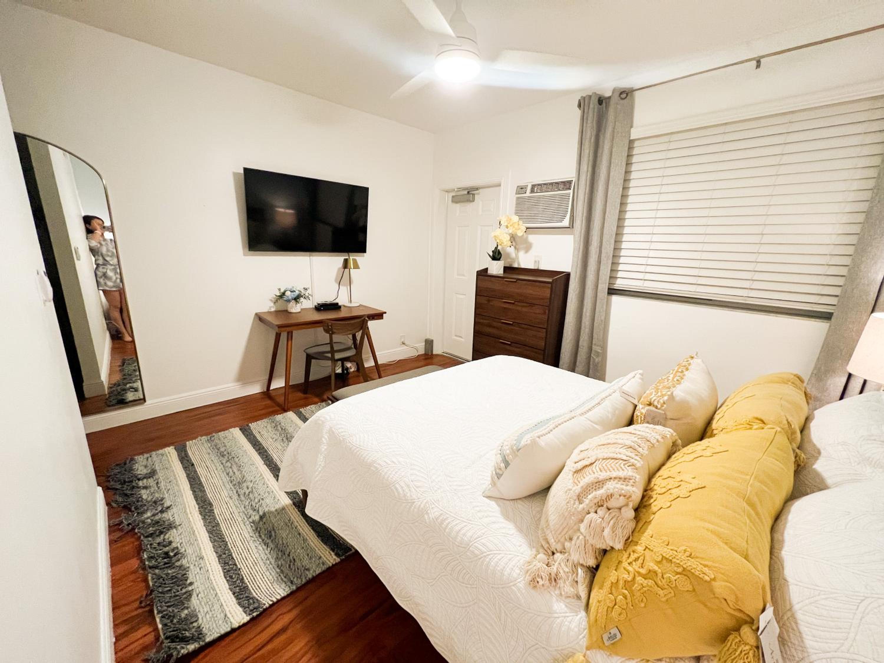 One-Bedroom Apartment - Photo 3