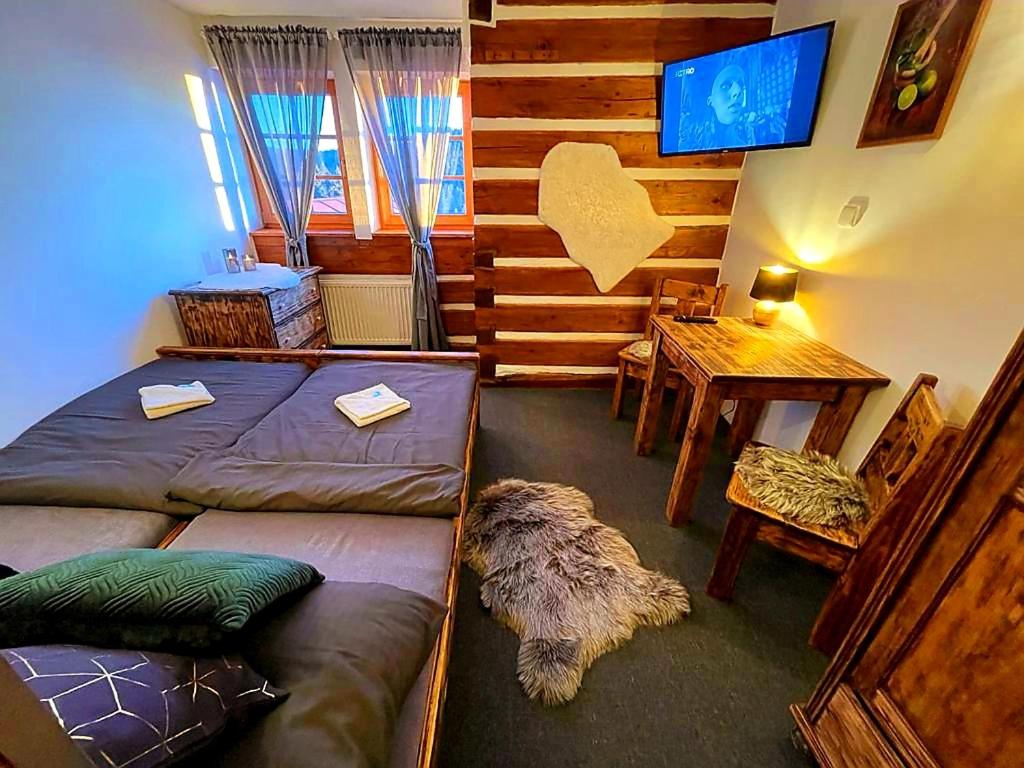 Double or Twin Room with Private Bathroom - Photo 2