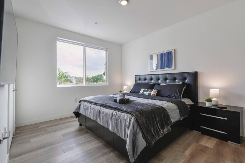 Three-Bedroom House photo 2