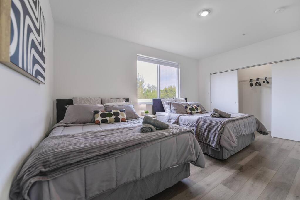 Three-Bedroom House photo 3