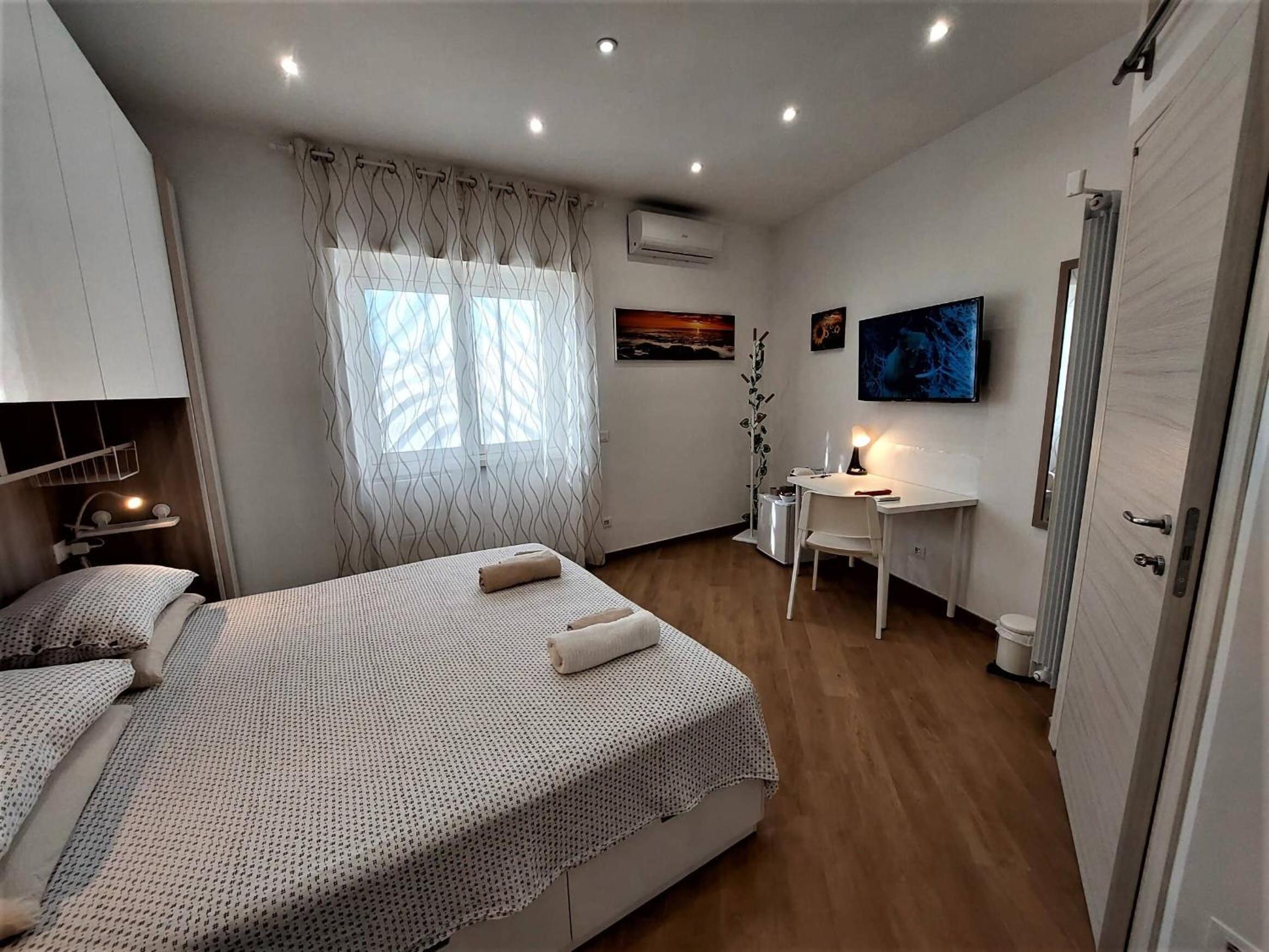 Large Double or Twin Room photo 3