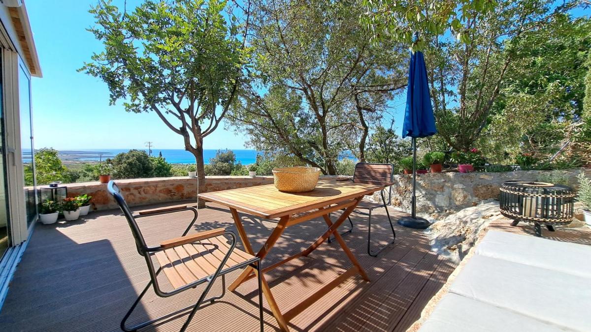 Deluxe Bungalow photo 2