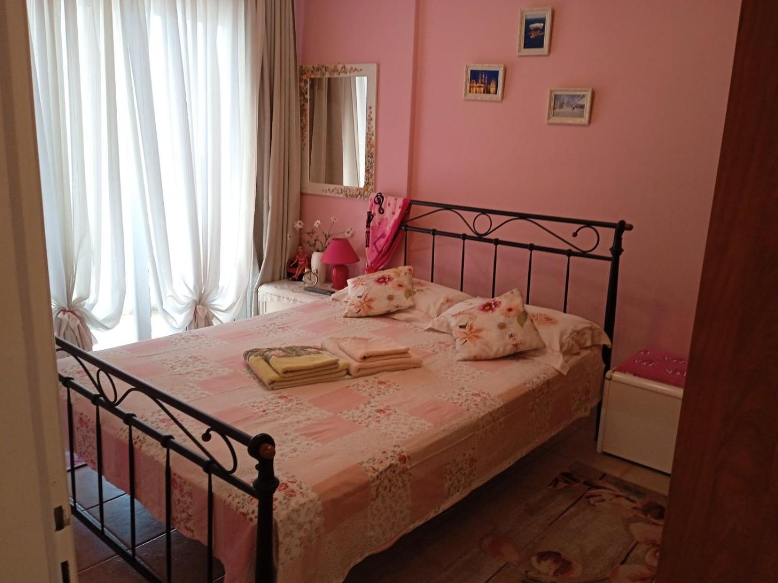 One-Bedroom Apartment - Photo 6