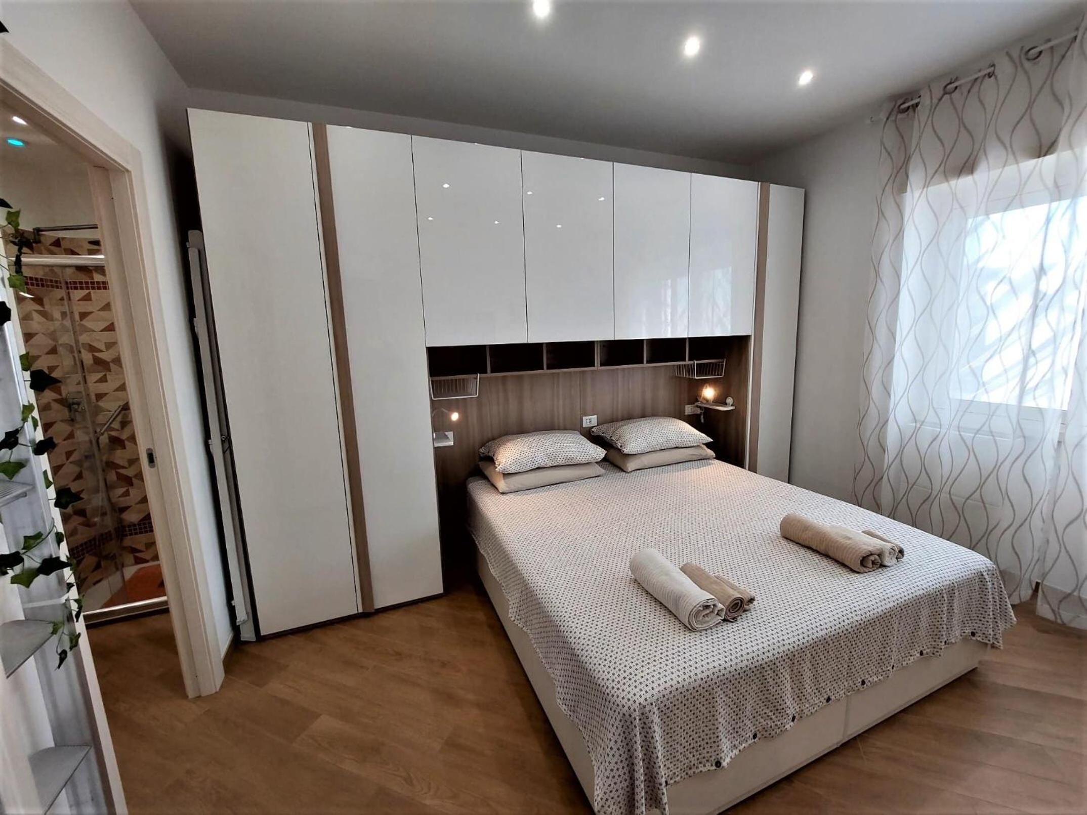 Large Double or Twin Room photo 1