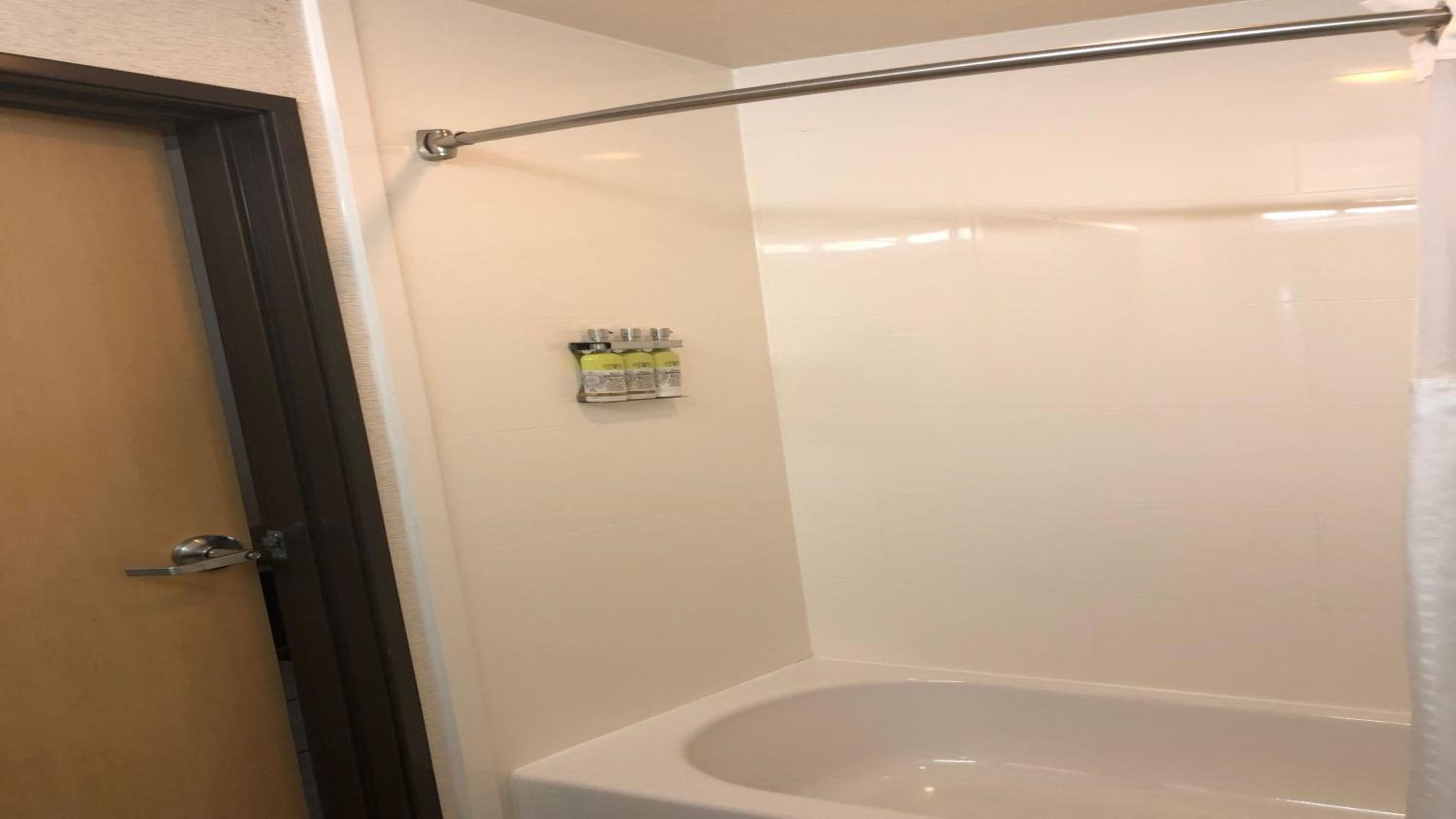 Standard King Room - Photo 9