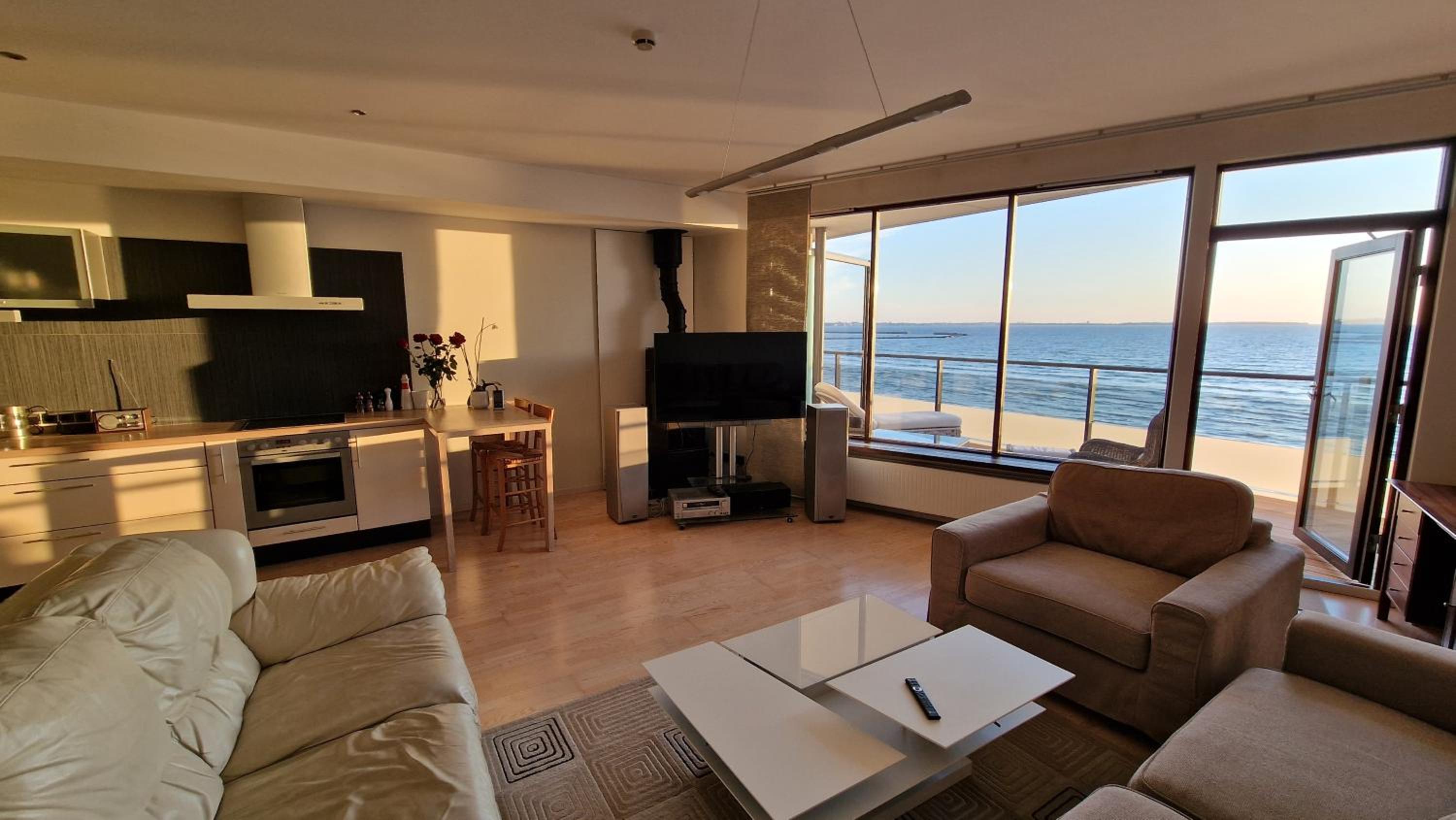 Suite with Hot Tub - Photo 5
