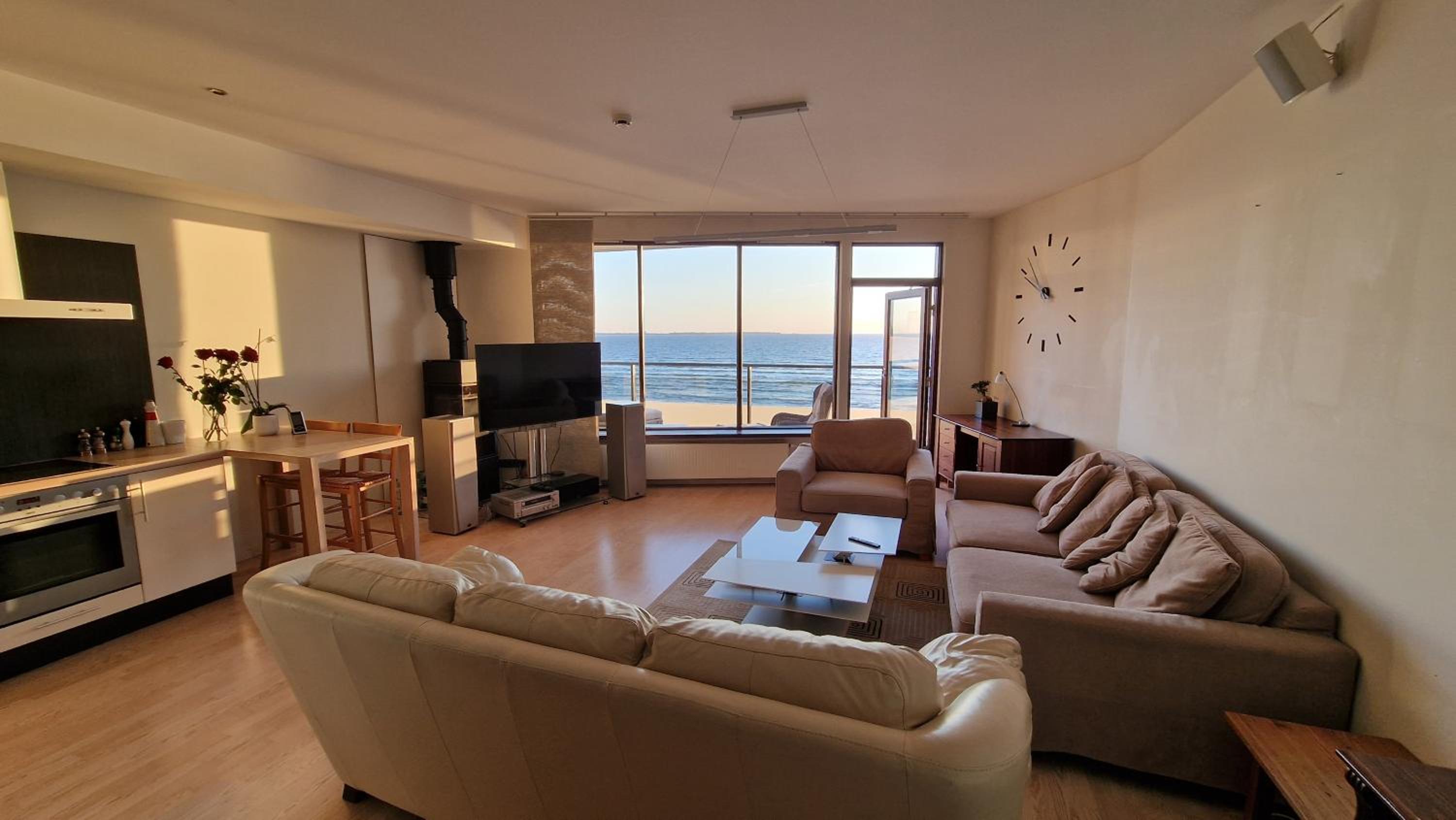 Suite with Hot Tub - Photo 6