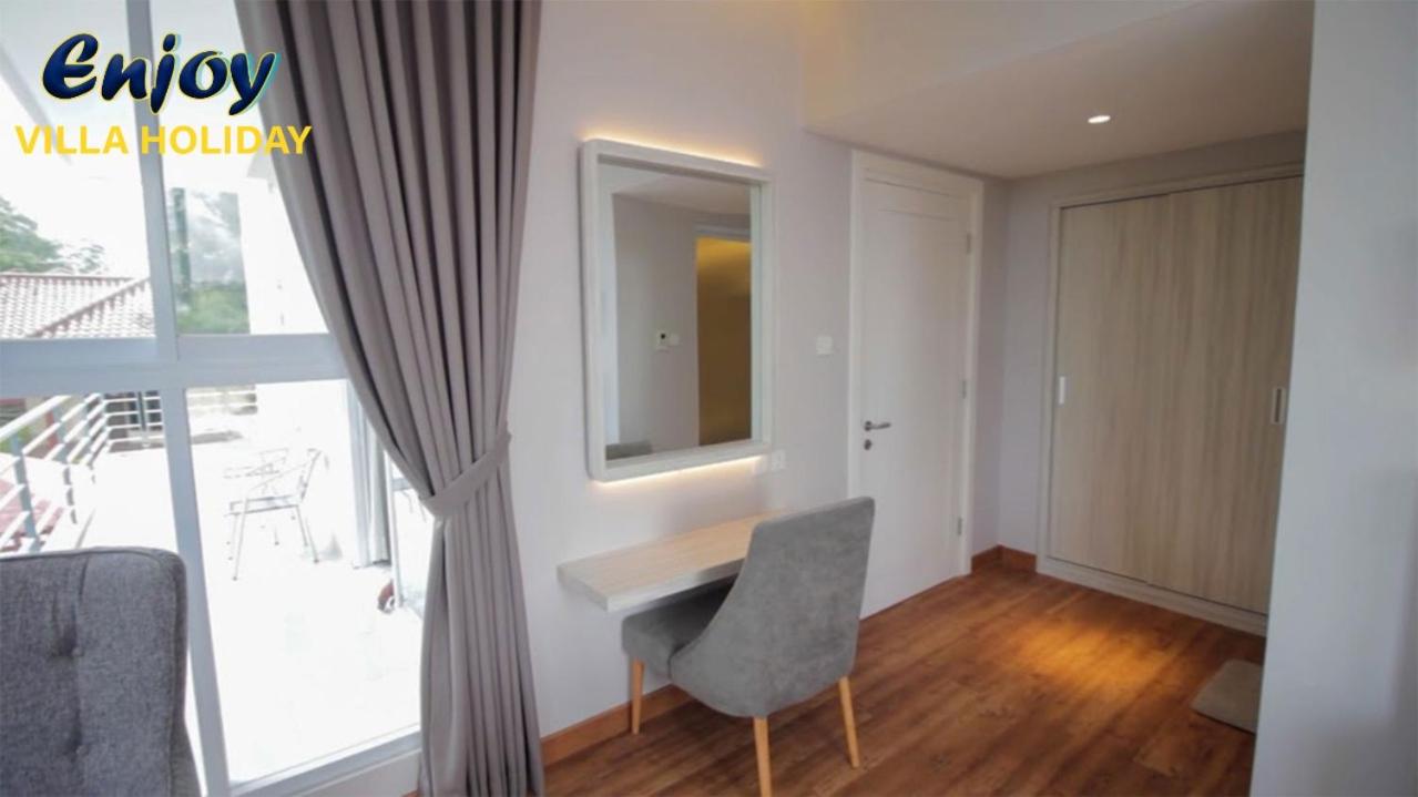 One-Bedroom Apartment - Photo 2