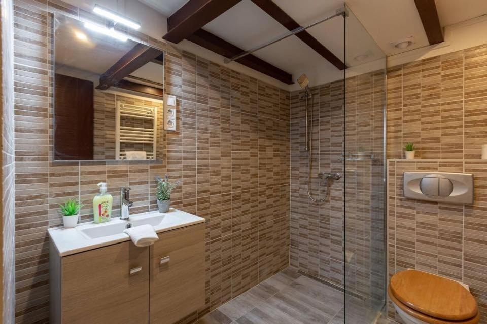 Two-Bedroom Apartment - Photo 3