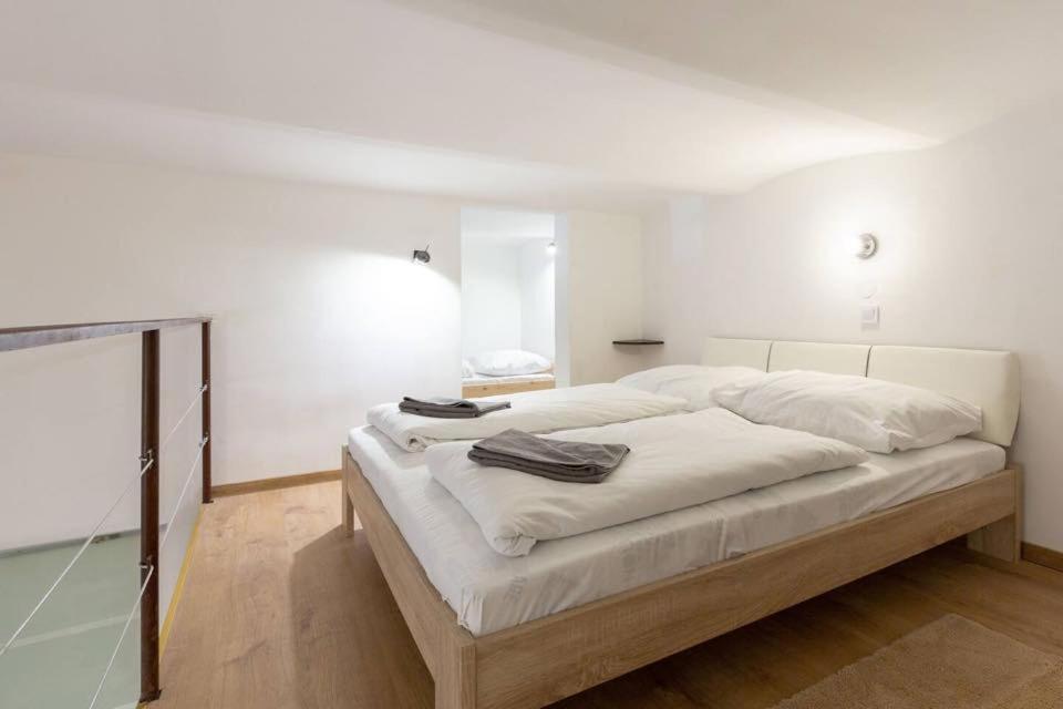Two-Bedroom Apartment - Photo 4