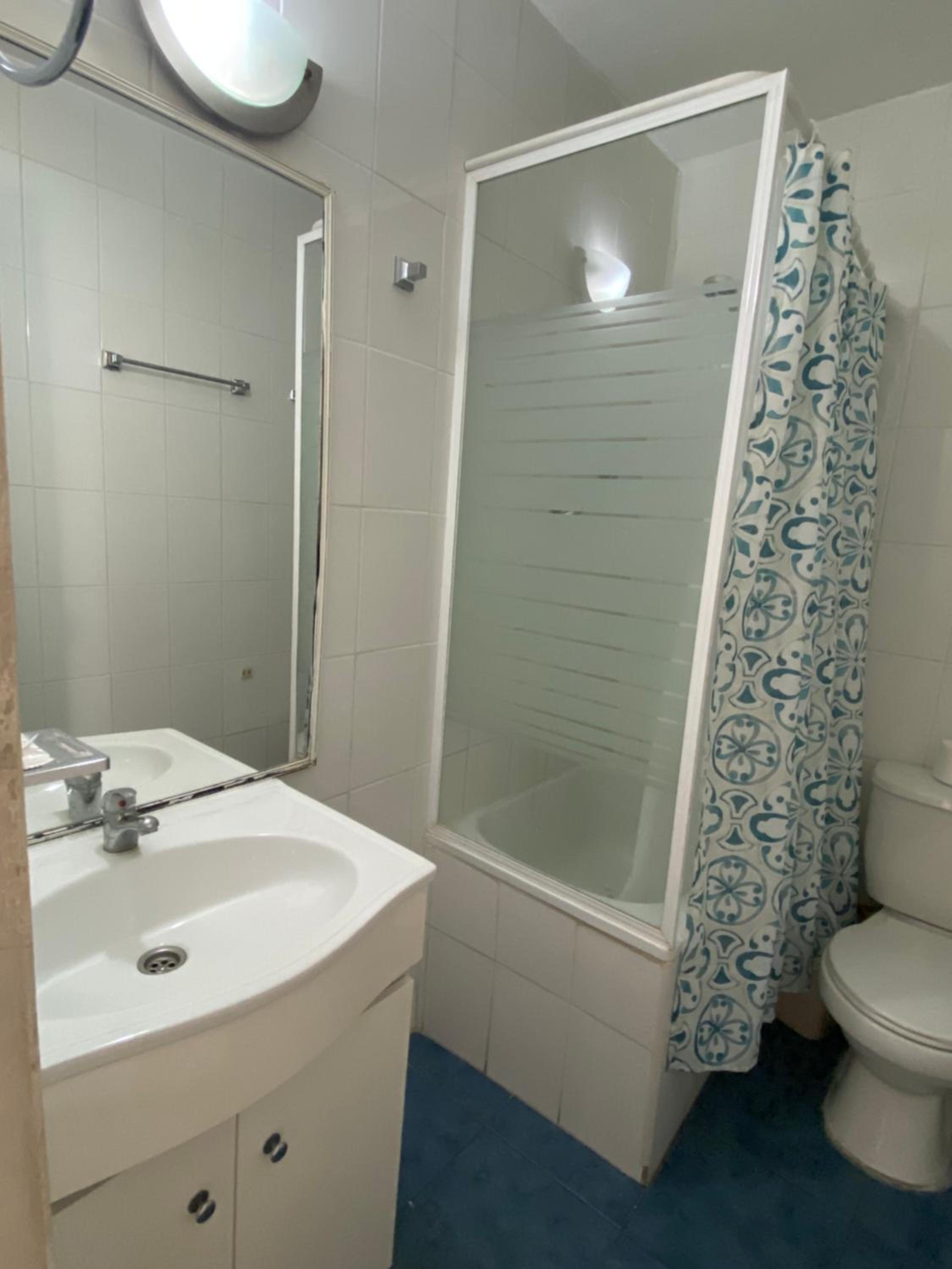 Quadruple Room with Private Bathroom photo 3