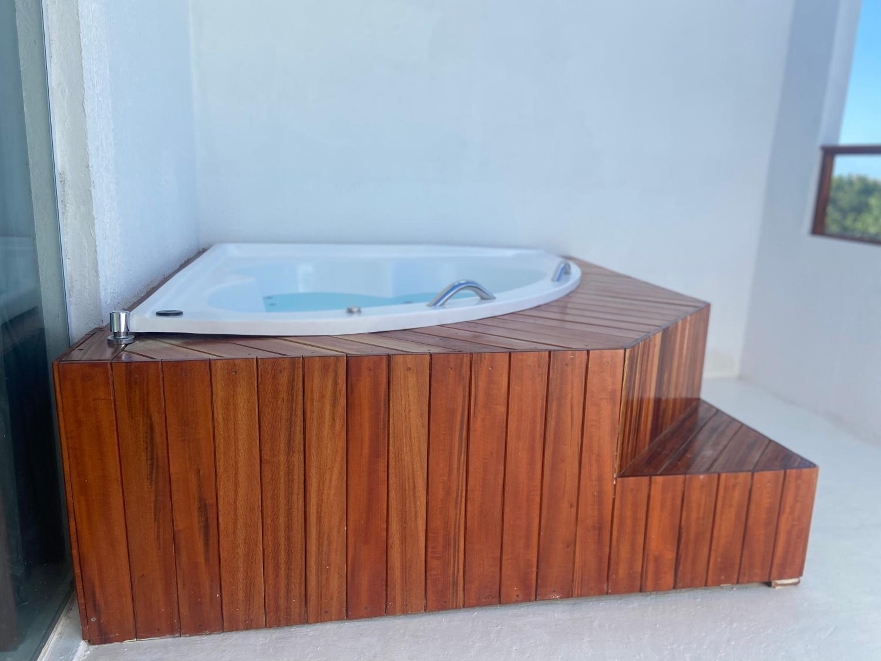 Deluxe Double Room with Bath - Photo 8