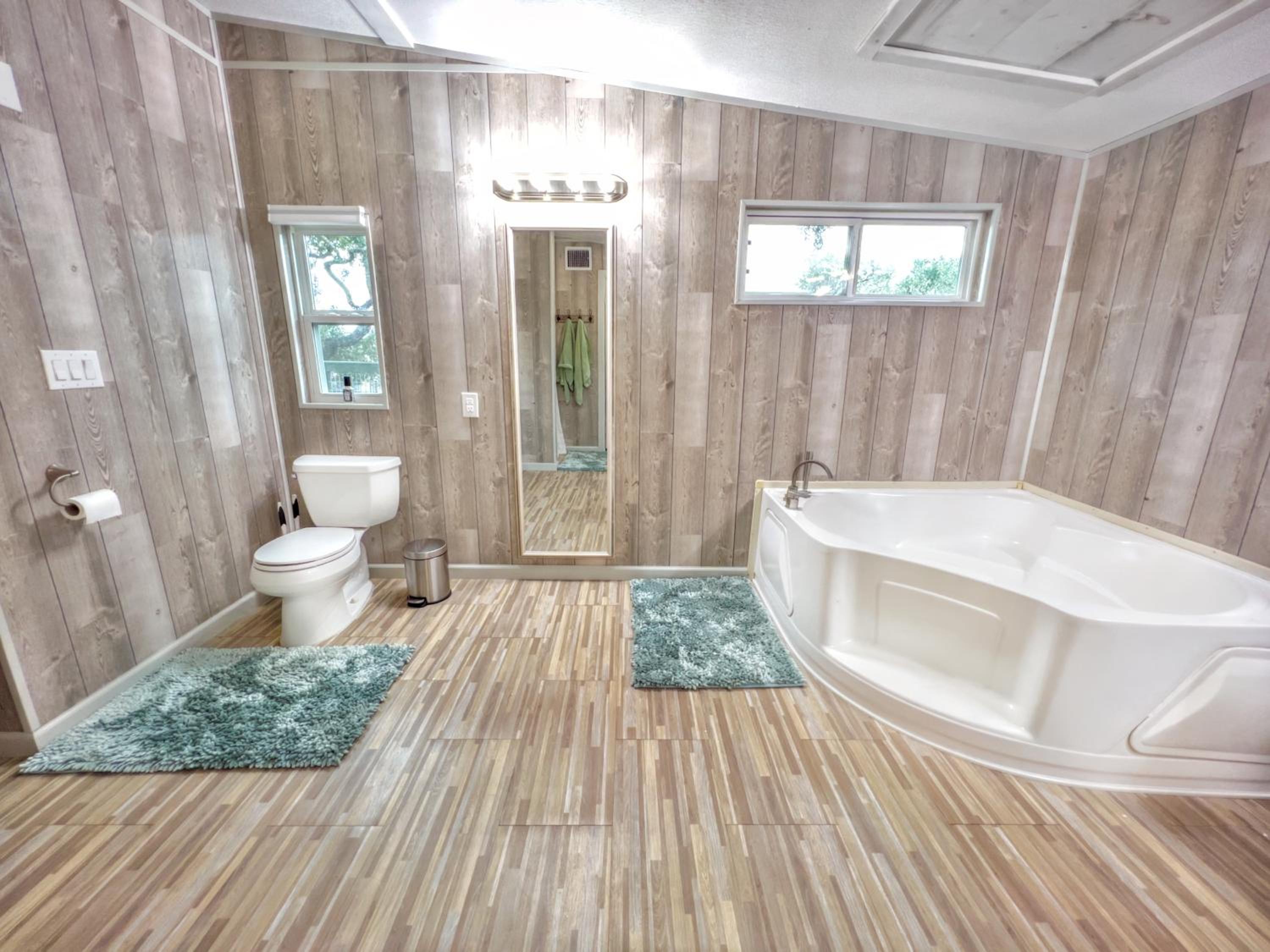 Four-Bedroom House - Photo 22