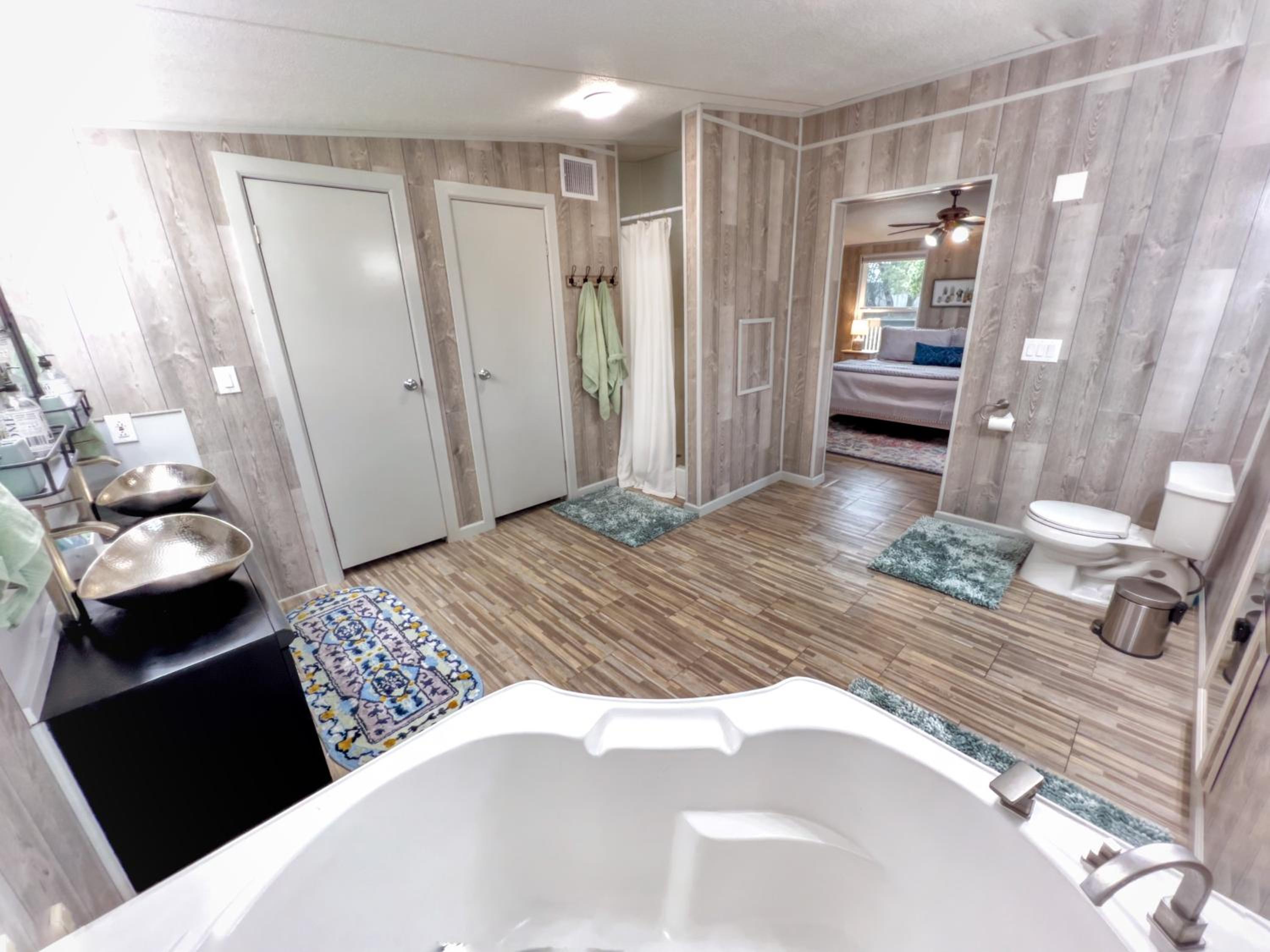 Four-Bedroom House - Photo 23